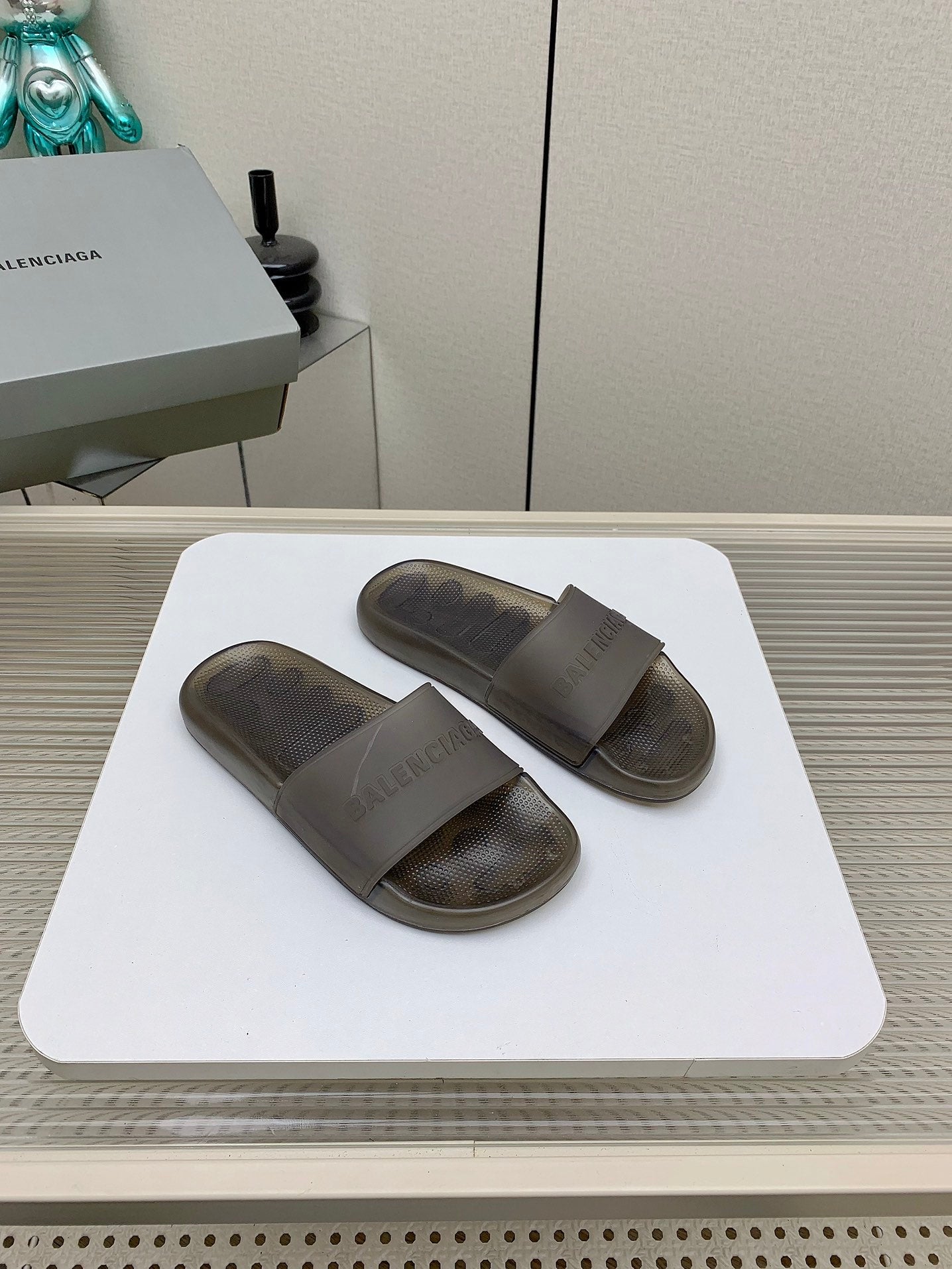 POOL SLIDE SANDAL IN SMOKE BROWN RUBBER - 36