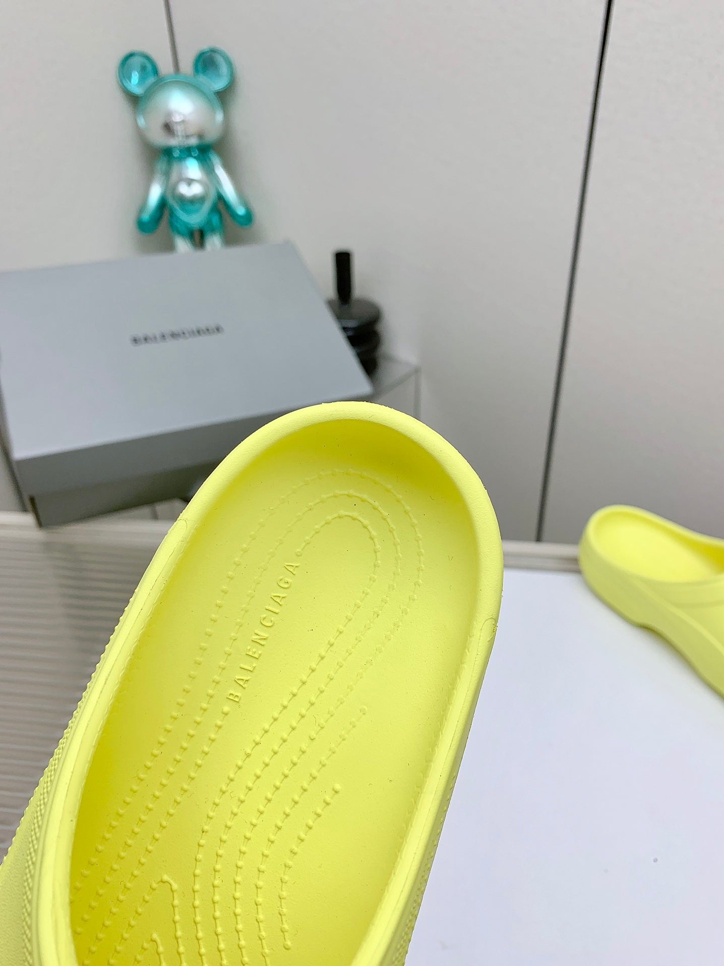 POOL CROCS IN MANZ YELLOW RUBBER - 36
