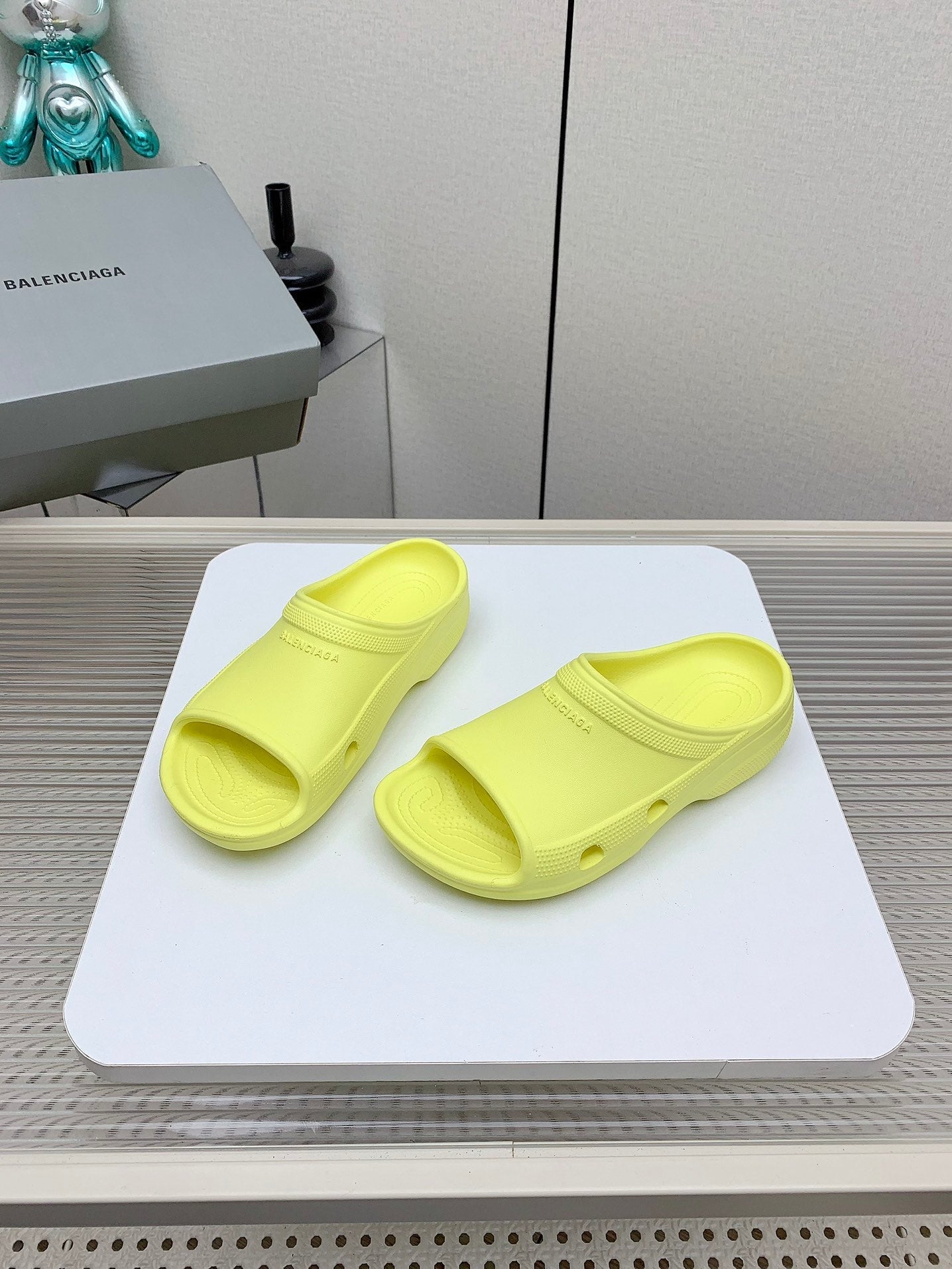 POOL CROCS IN MANZ YELLOW RUBBER - 36