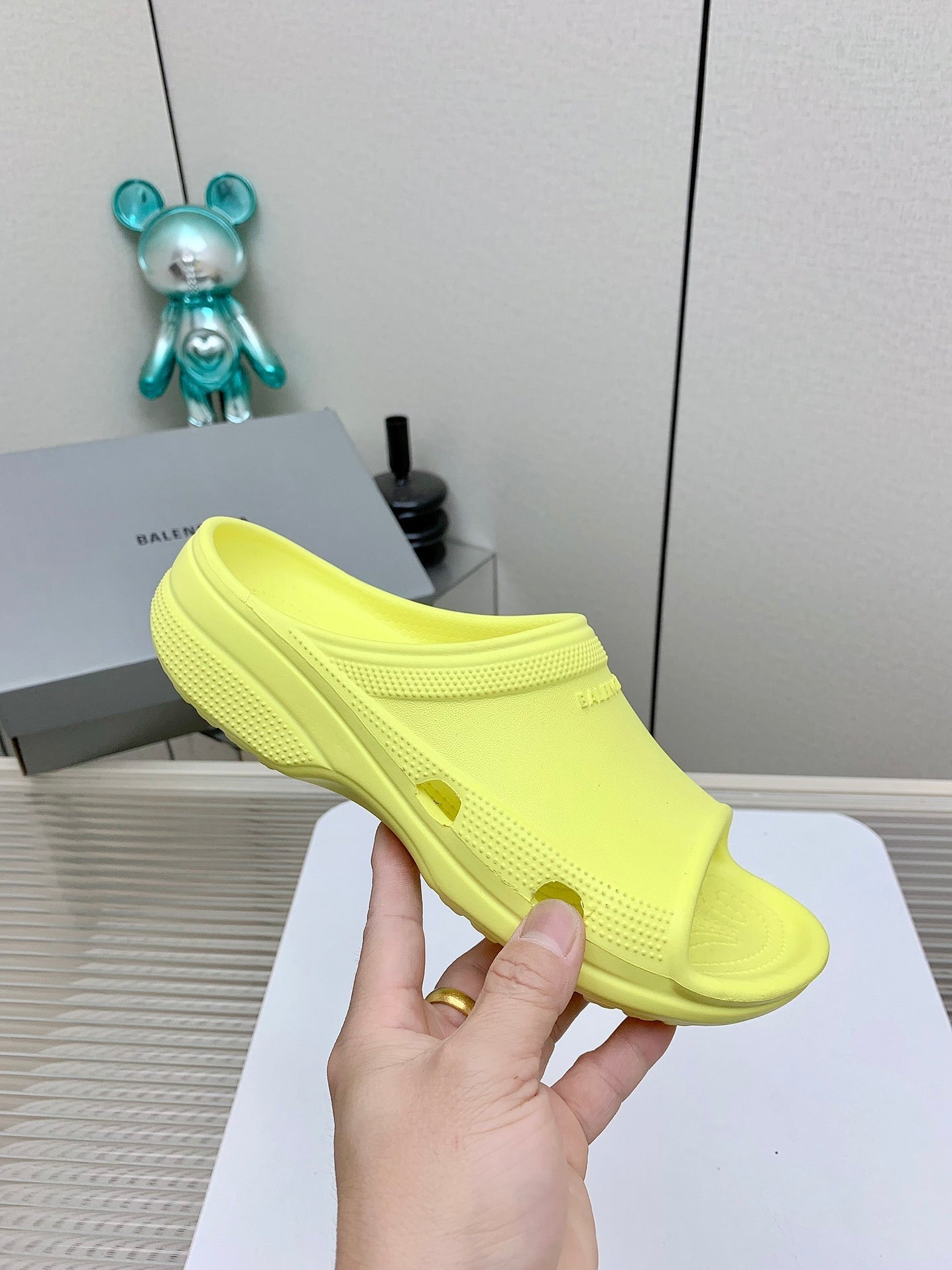 POOL CROCS IN MANZ YELLOW RUBBER - 36
