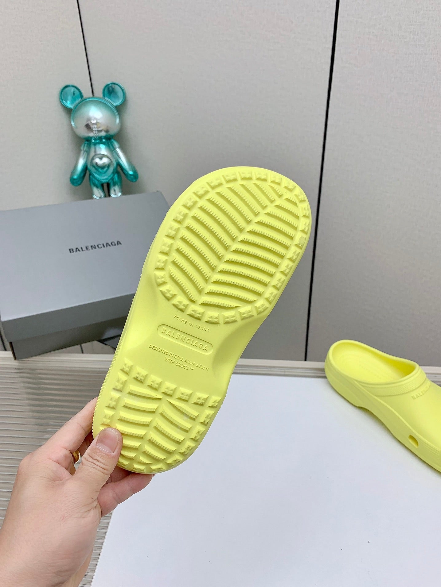 POOL CROCS IN MANZ YELLOW RUBBER - 36