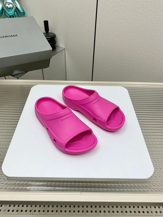 POOL CROCS IN HOT PINK RUBBER - 36