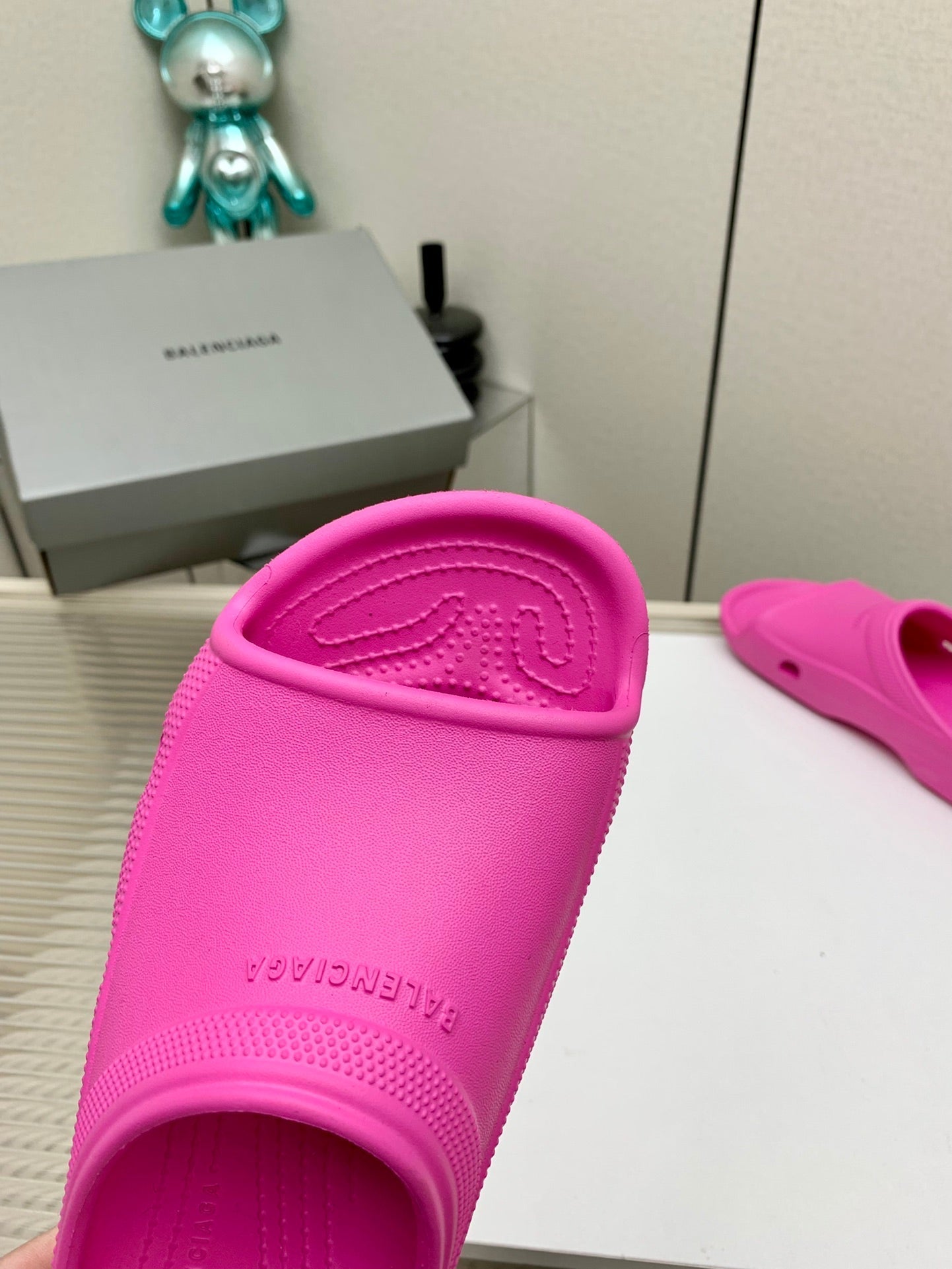 POOL CROCS IN HOT PINK RUBBER - 36