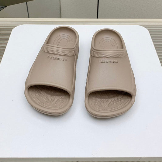 POOL CROCS IN HILLARY BROWN RUBBER - 36