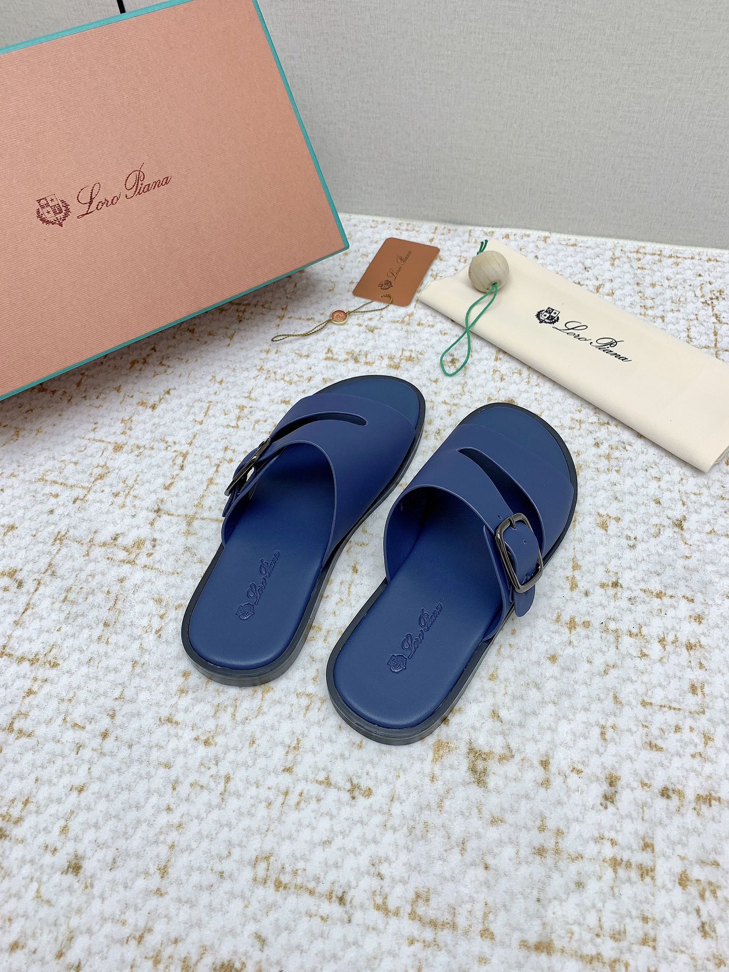 SANDALS IN CLASSIC BLUE CALFSKIN - 38