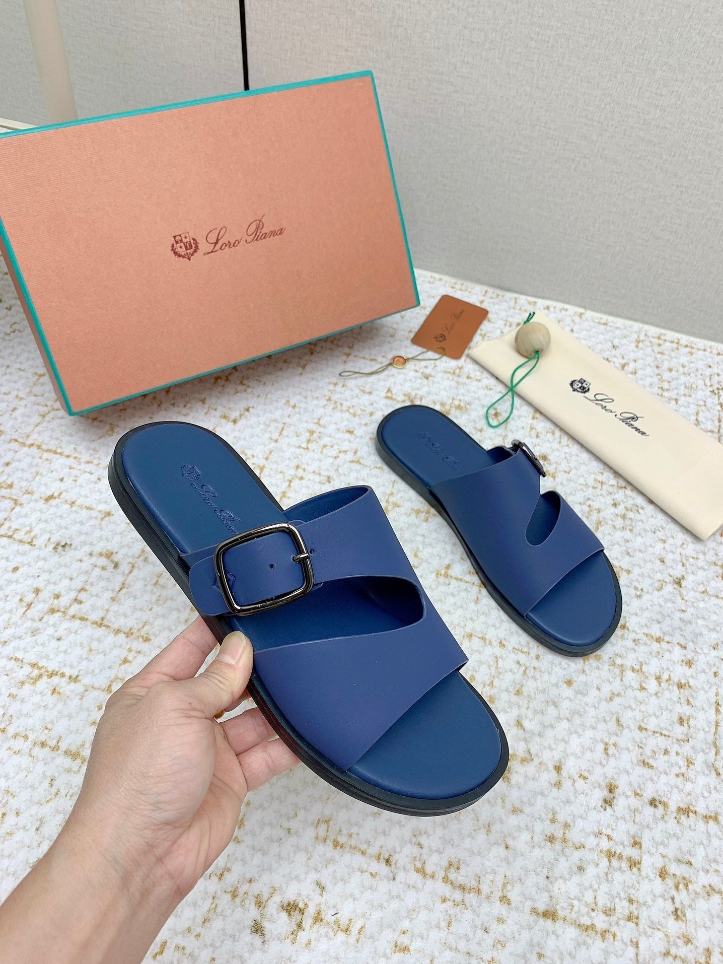 SANDALS IN CLASSIC BLUE CALFSKIN - 38