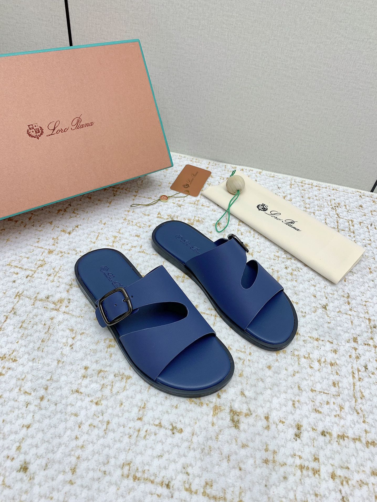 SANDALS IN CLASSIC BLUE CALFSKIN - 38
