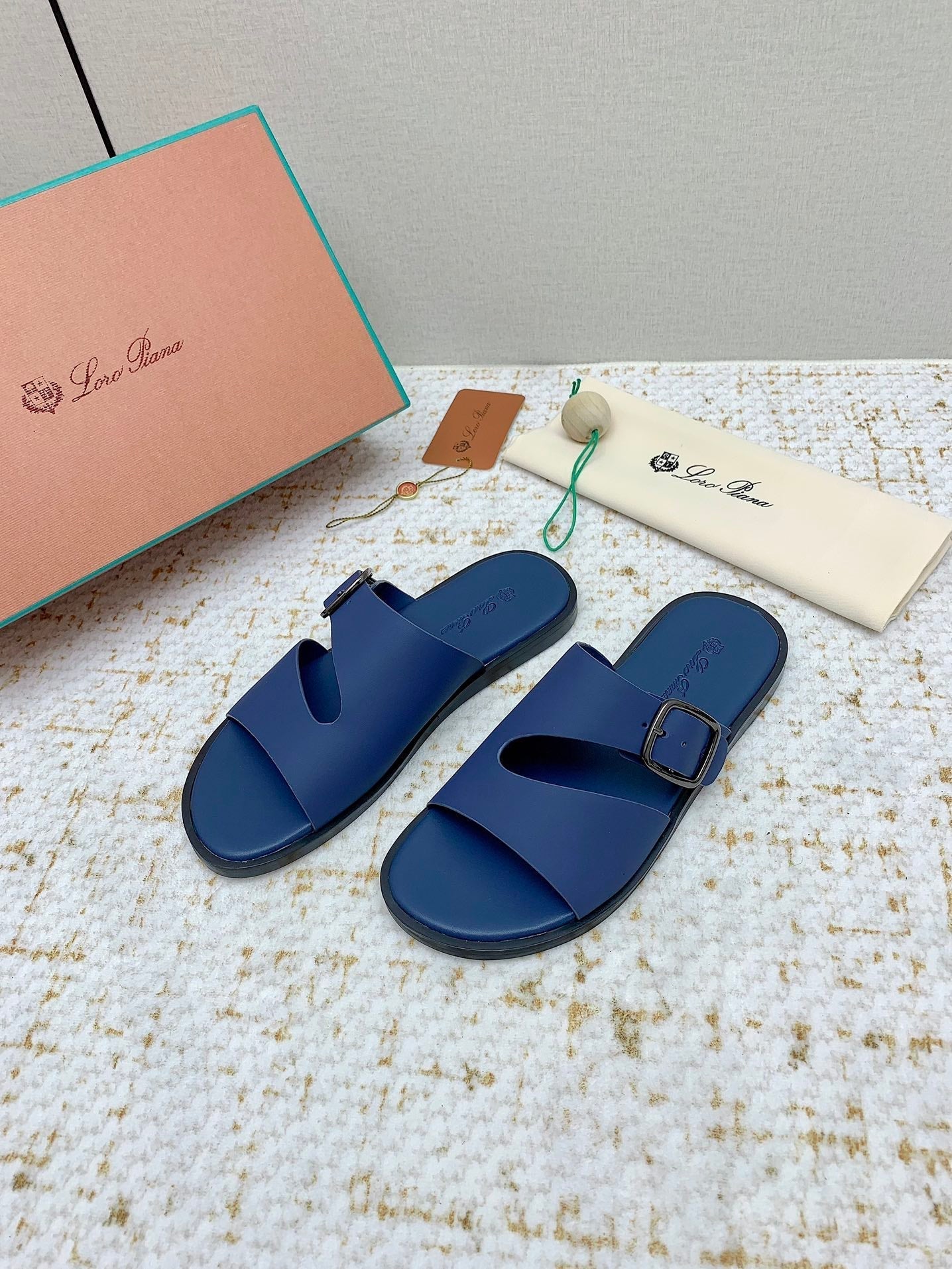 SANDALS IN CLASSIC BLUE CALFSKIN - 38