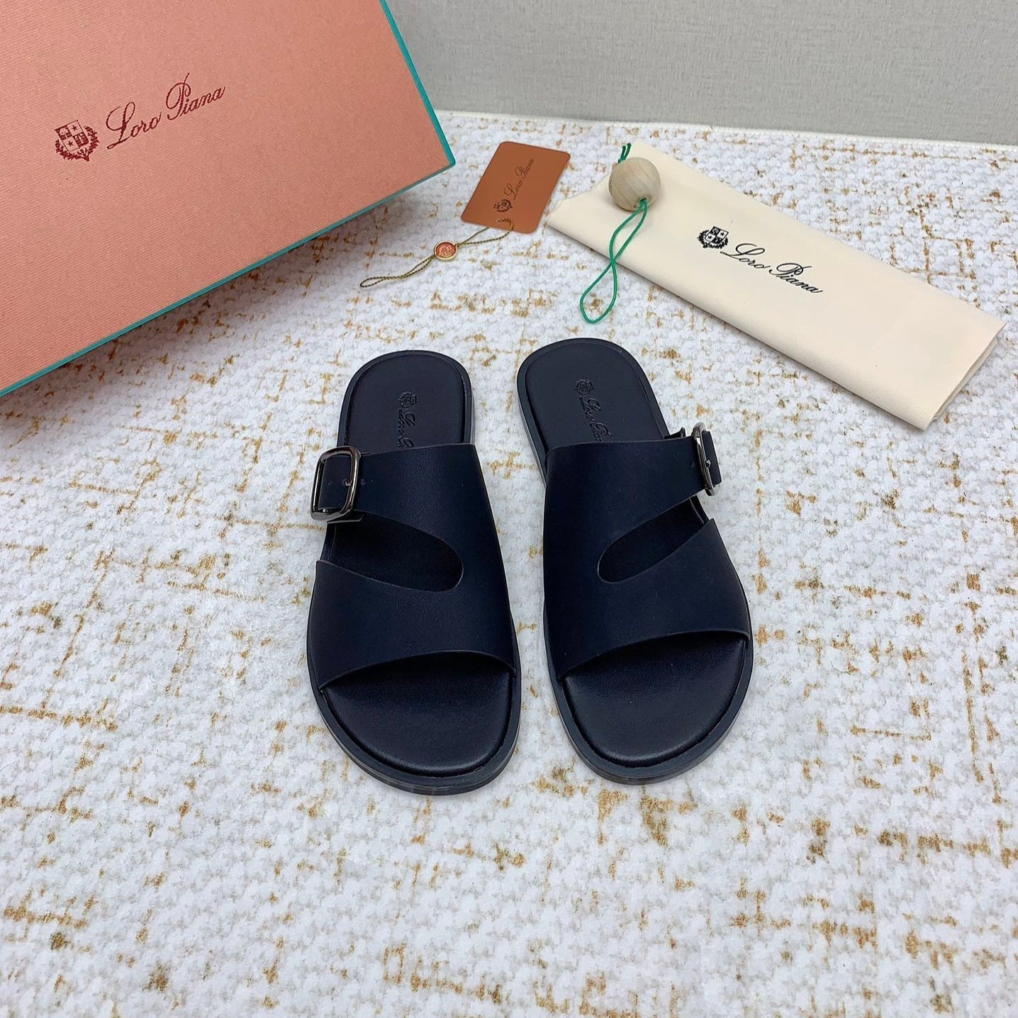 SANDALS IN BLACK CALFSKIN - 38