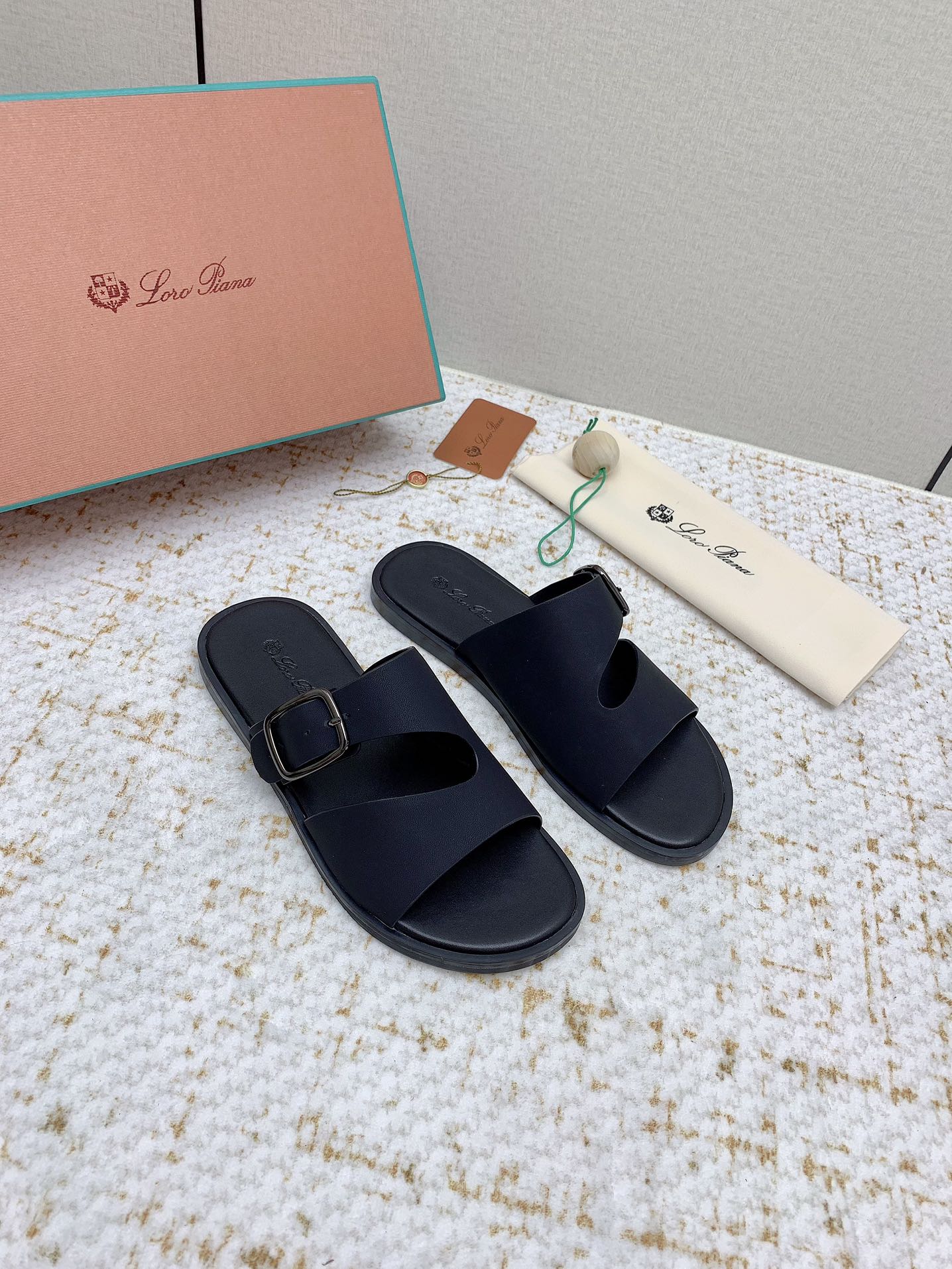SANDALS IN BLACK CALFSKIN - 38