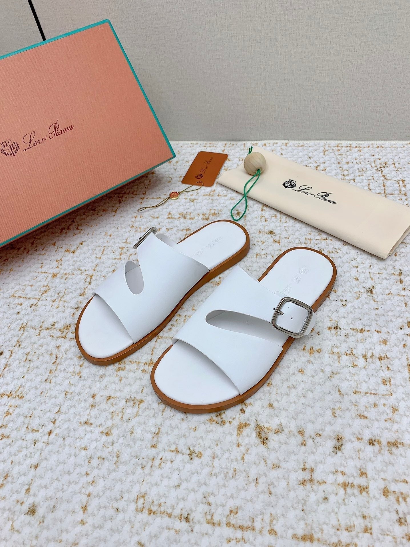 SANDALS IN WHITE CALFSKIN - 38