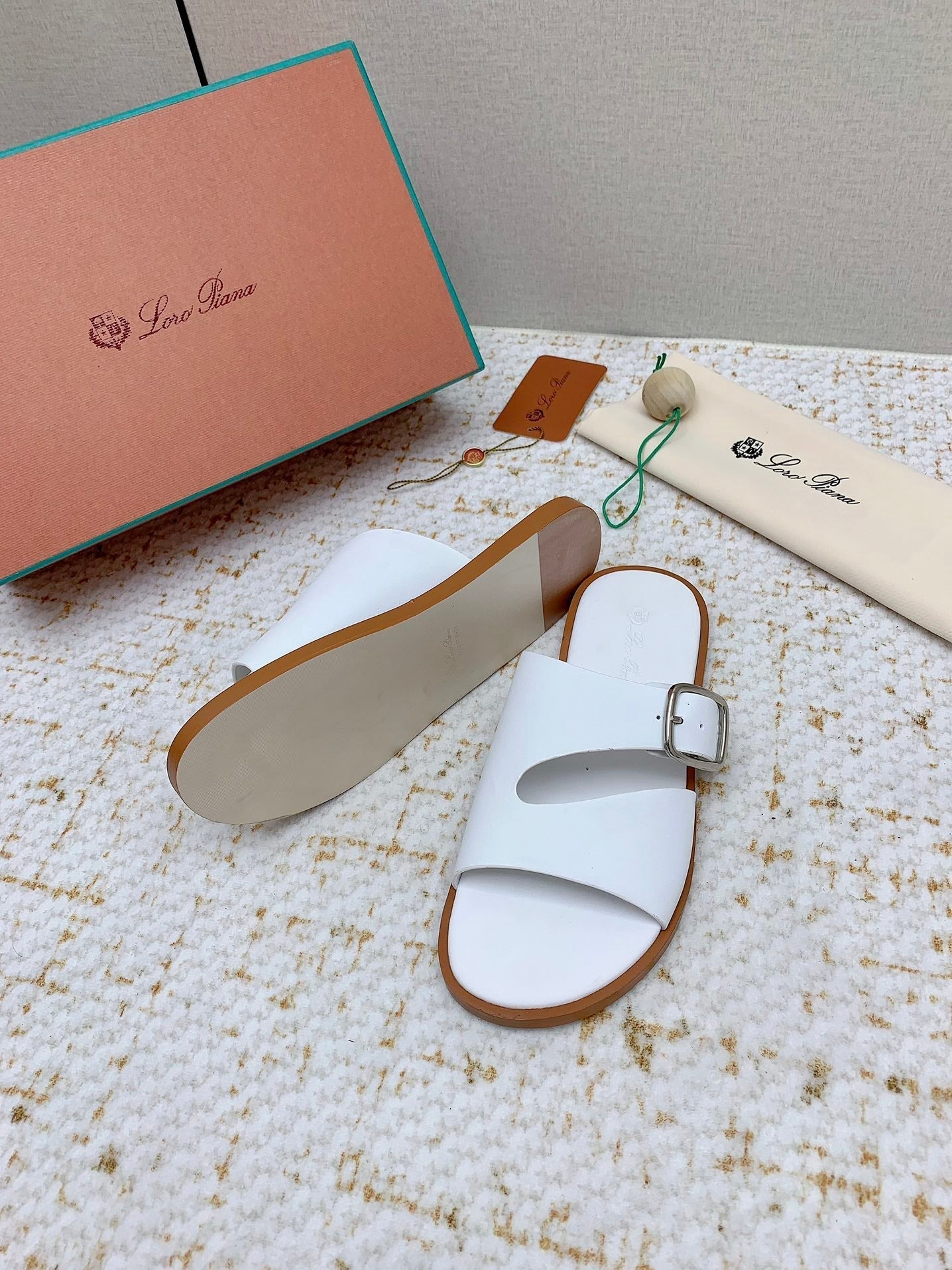 SANDALS IN WHITE CALFSKIN - 38