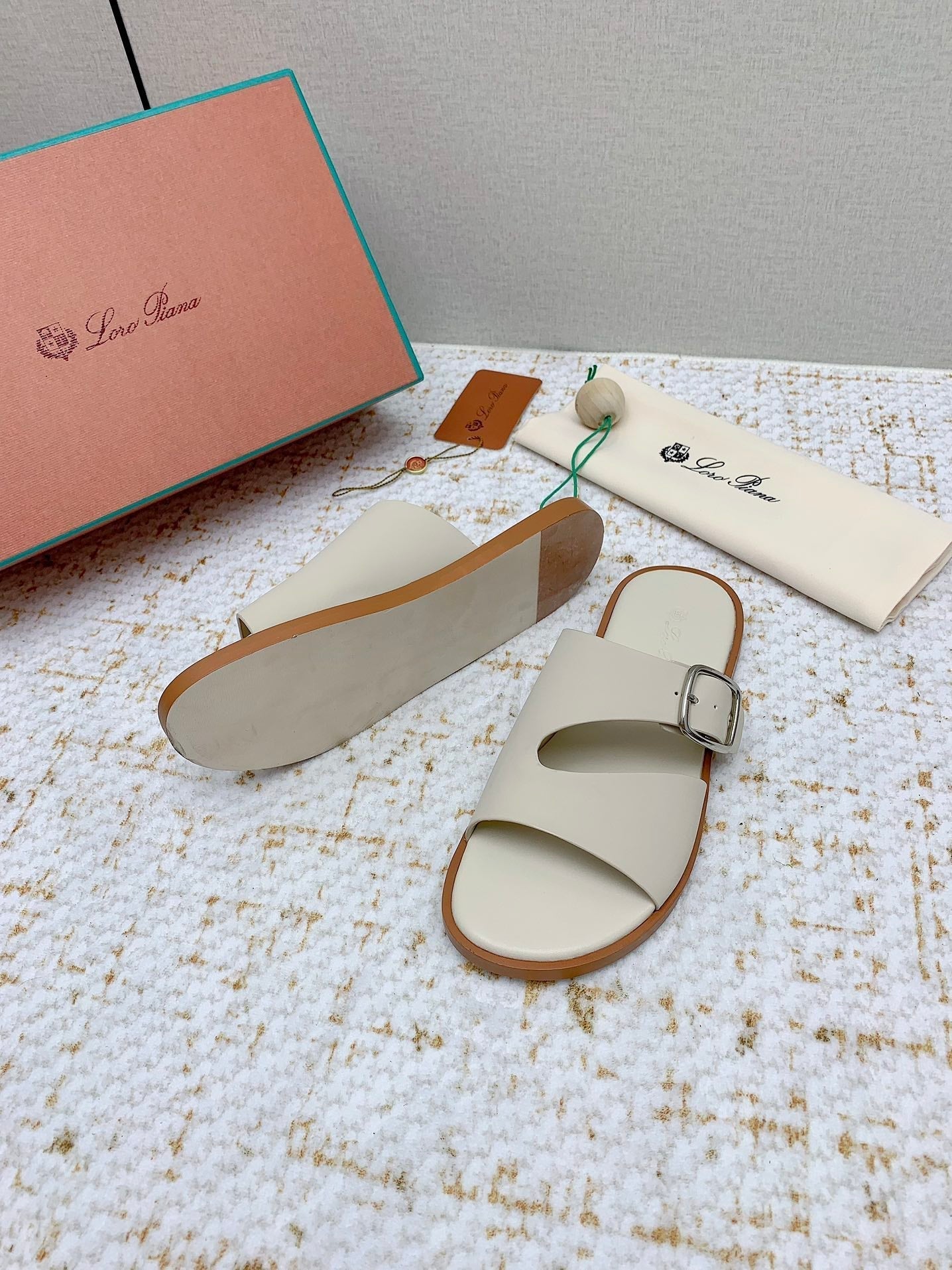 SANDALS IN CREAM WHITE CALFSKIN - 38