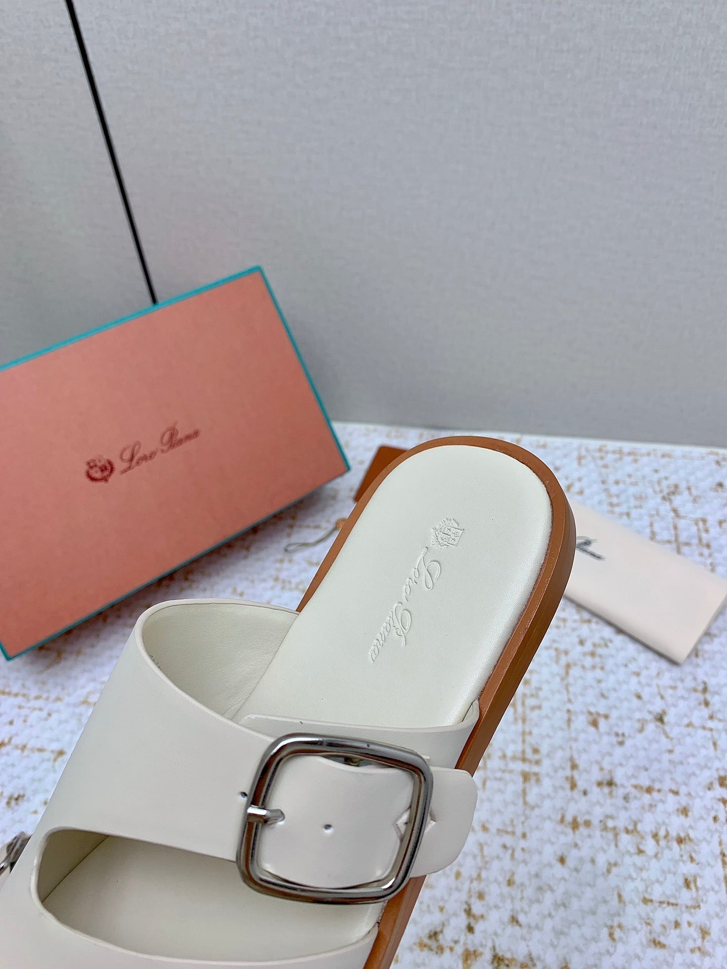 SANDALS IN CREAM WHITE CALFSKIN - 38