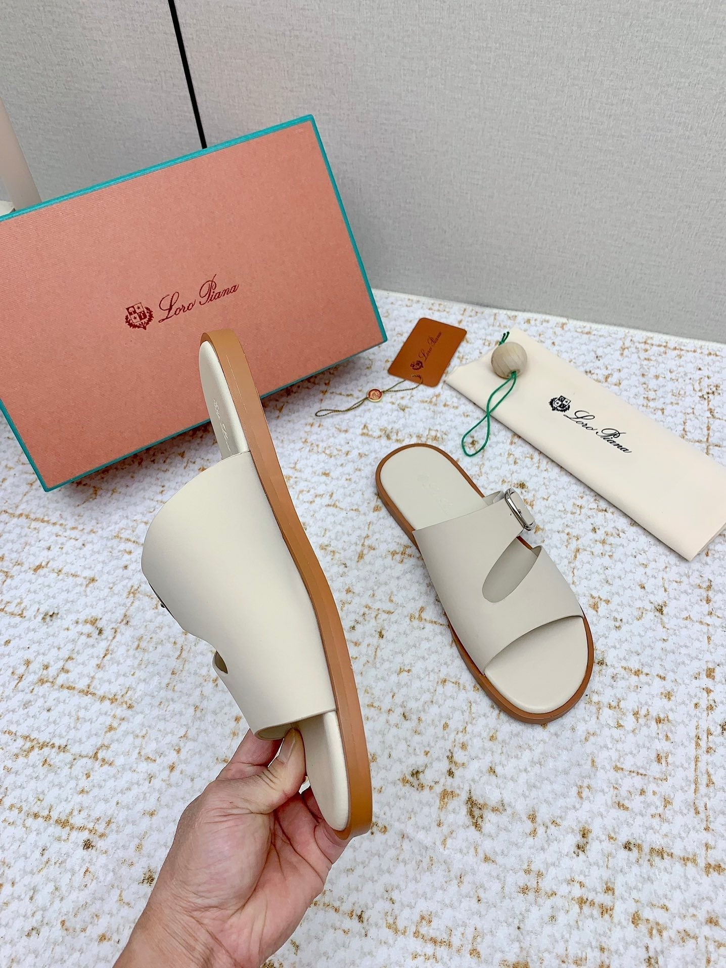 SANDALS IN CREAM WHITE CALFSKIN - 38