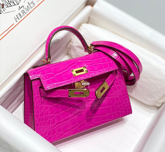 HERMES 25S MINI KELLY 19 З ТЕЛЯЧОЇ ШКІРИ КОЛЬОРУ DEEP MAGENTA ІЗ ЗОЛОТОЮ ФУРНІТУРОЮ