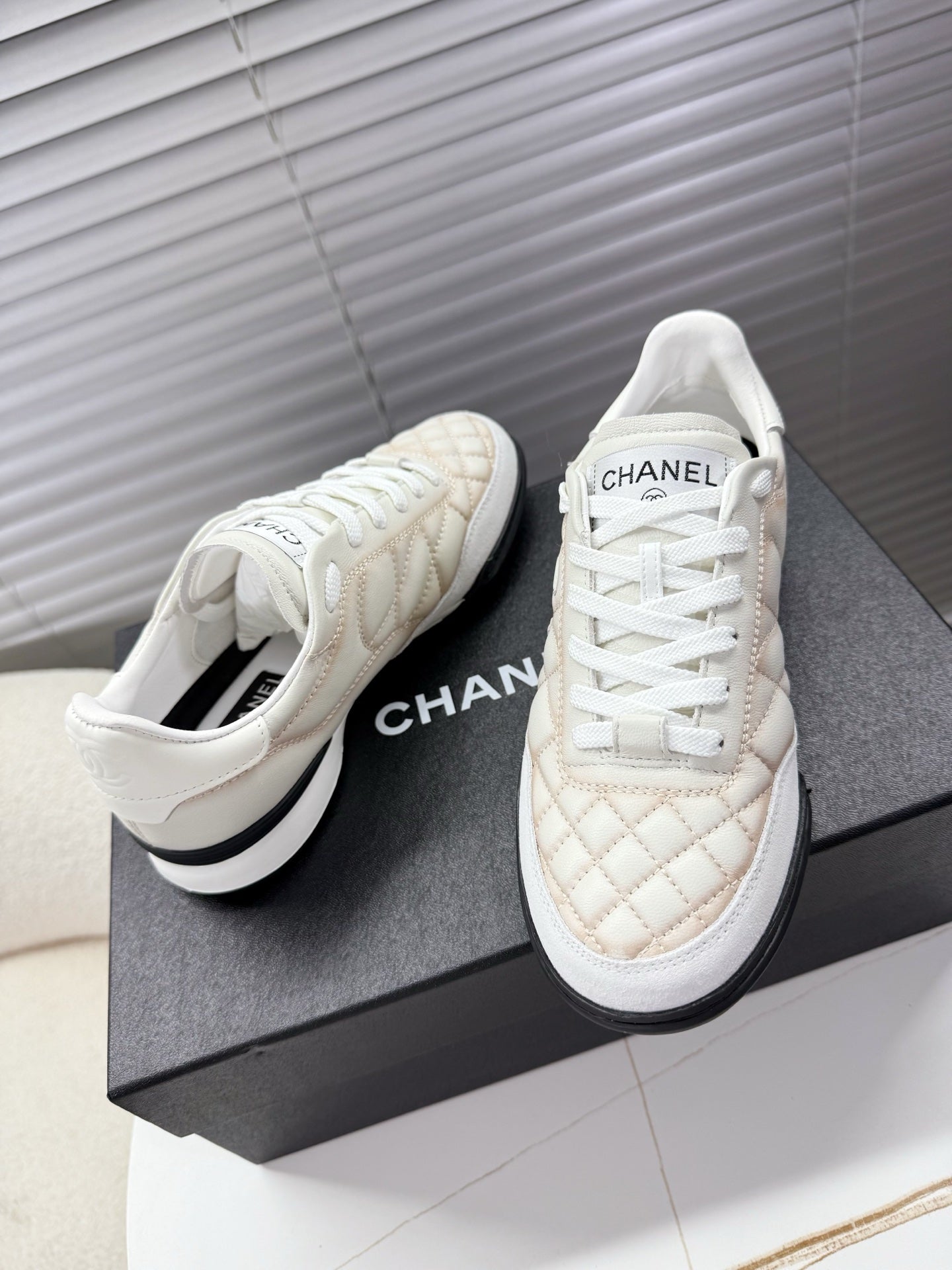 CHANEL 25S TRAINERS WHITE AND LIGHT CORAL IN CALFSKIN - 35