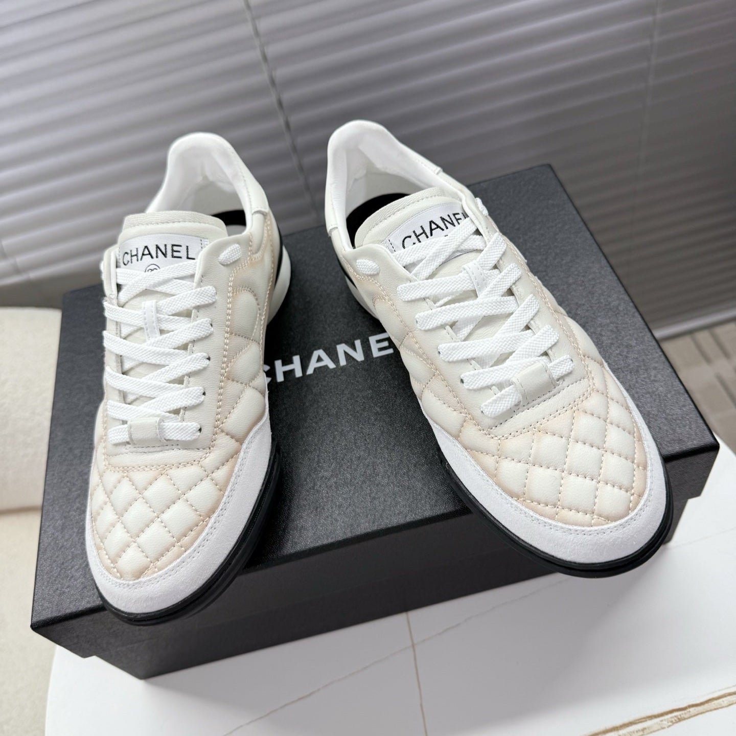 CHANEL 25S TRAINERS WHITE AND LIGHT CORAL IN CALFSKIN - 35
