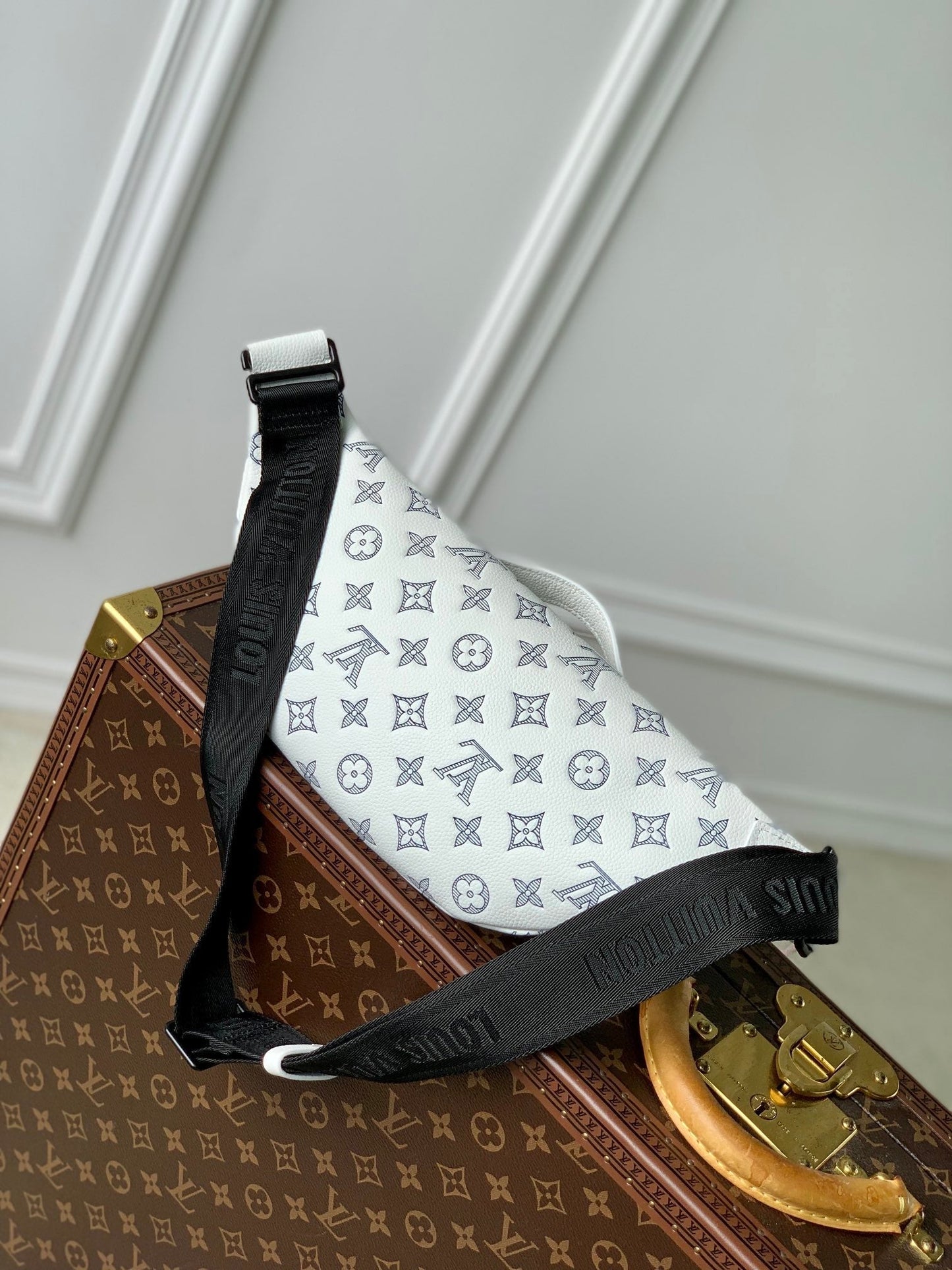 RUSH BUMBAG 30 IN WHITE MONOGRAM SHADOW CALFSKIN