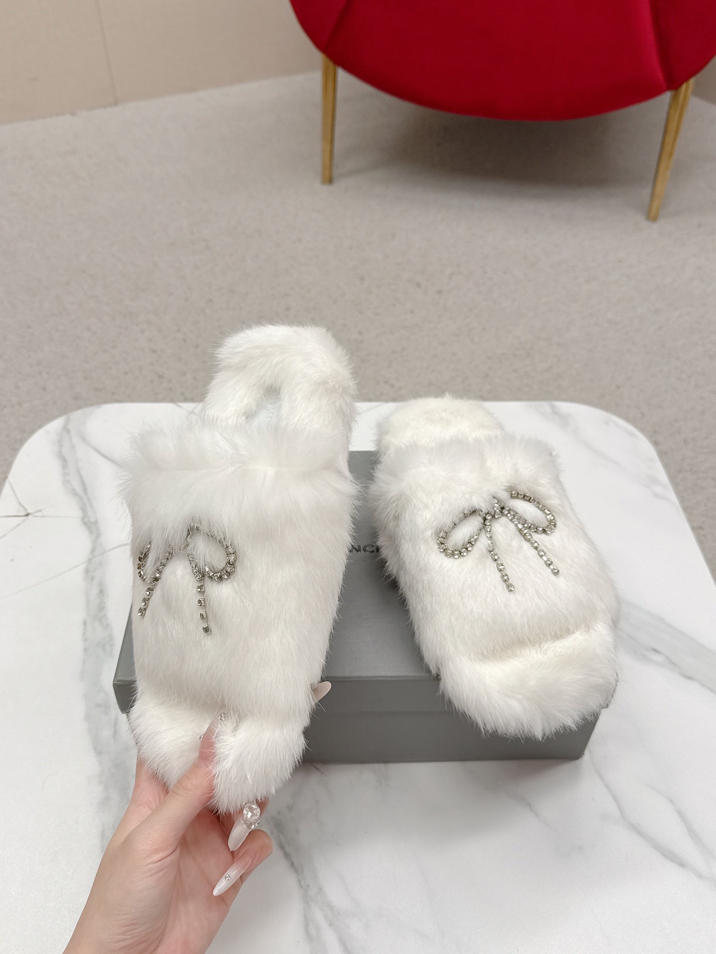 BALENCIAGA 25S SOFT FUR SLIPPERS IN WHITE FUR WITH RHINESTONE BOW - 35