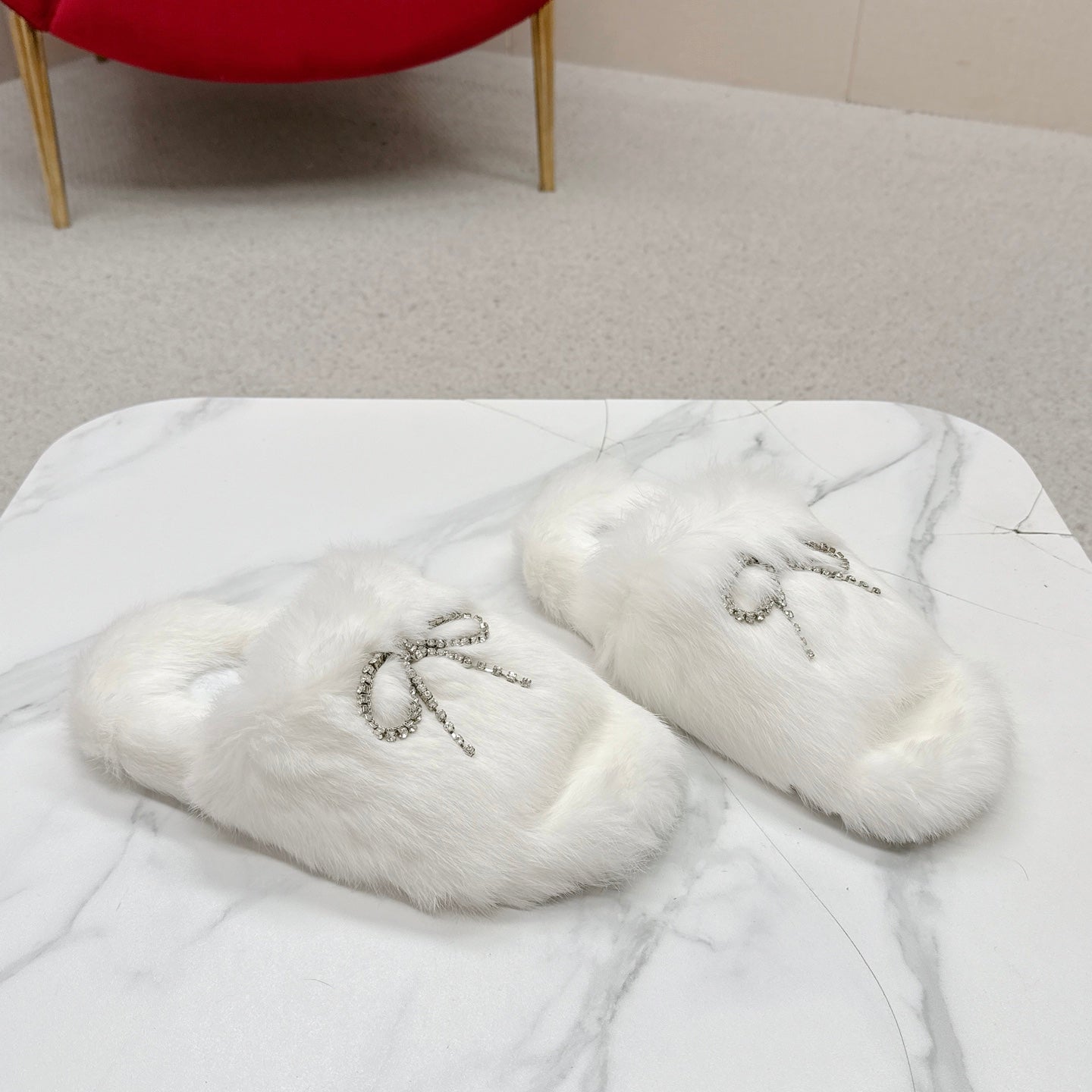 BALENCIAGA 25S SOFT FUR SLIPPERS IN WHITE FUR WITH RHINESTONE BOW - 35