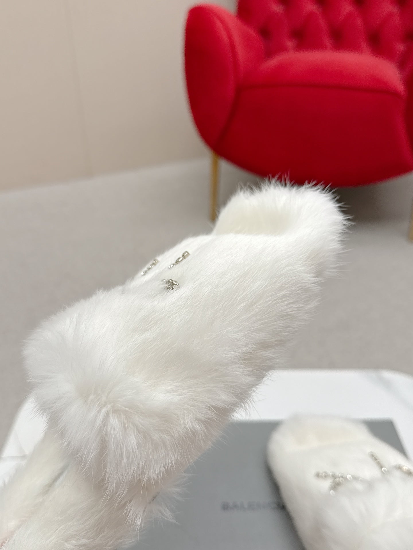 BALENCIAGA 25S SOFT FUR SLIPPERS IN WHITE FUR WITH RHINESTONE BOW - 35
