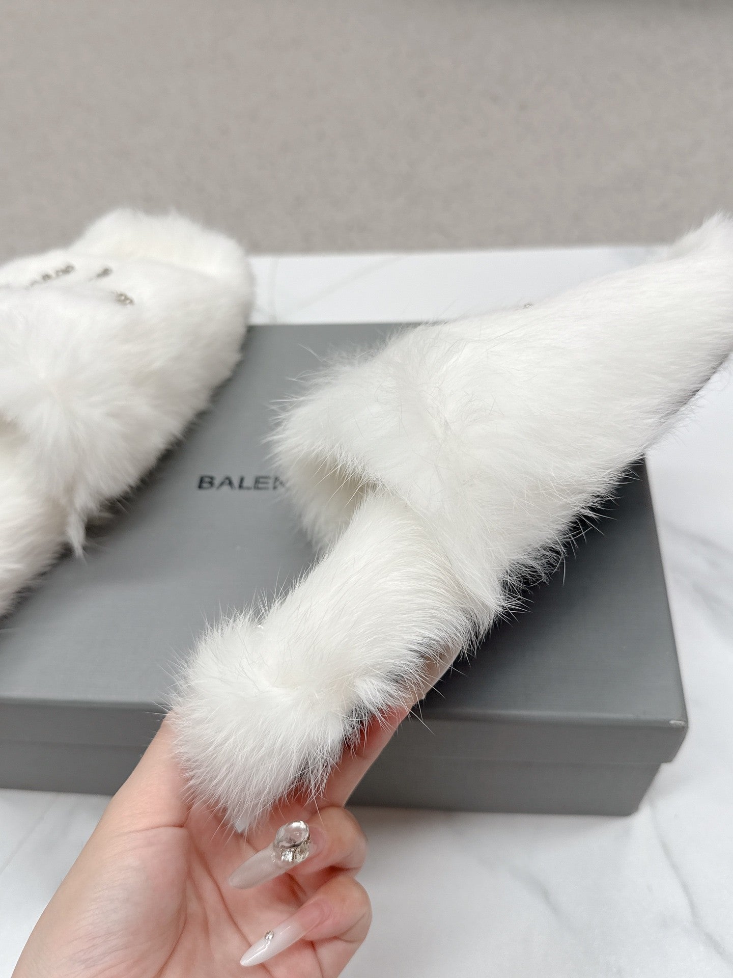 BALENCIAGA 25S SOFT FUR SLIPPERS IN WHITE FUR WITH RHINESTONE BOW - 35