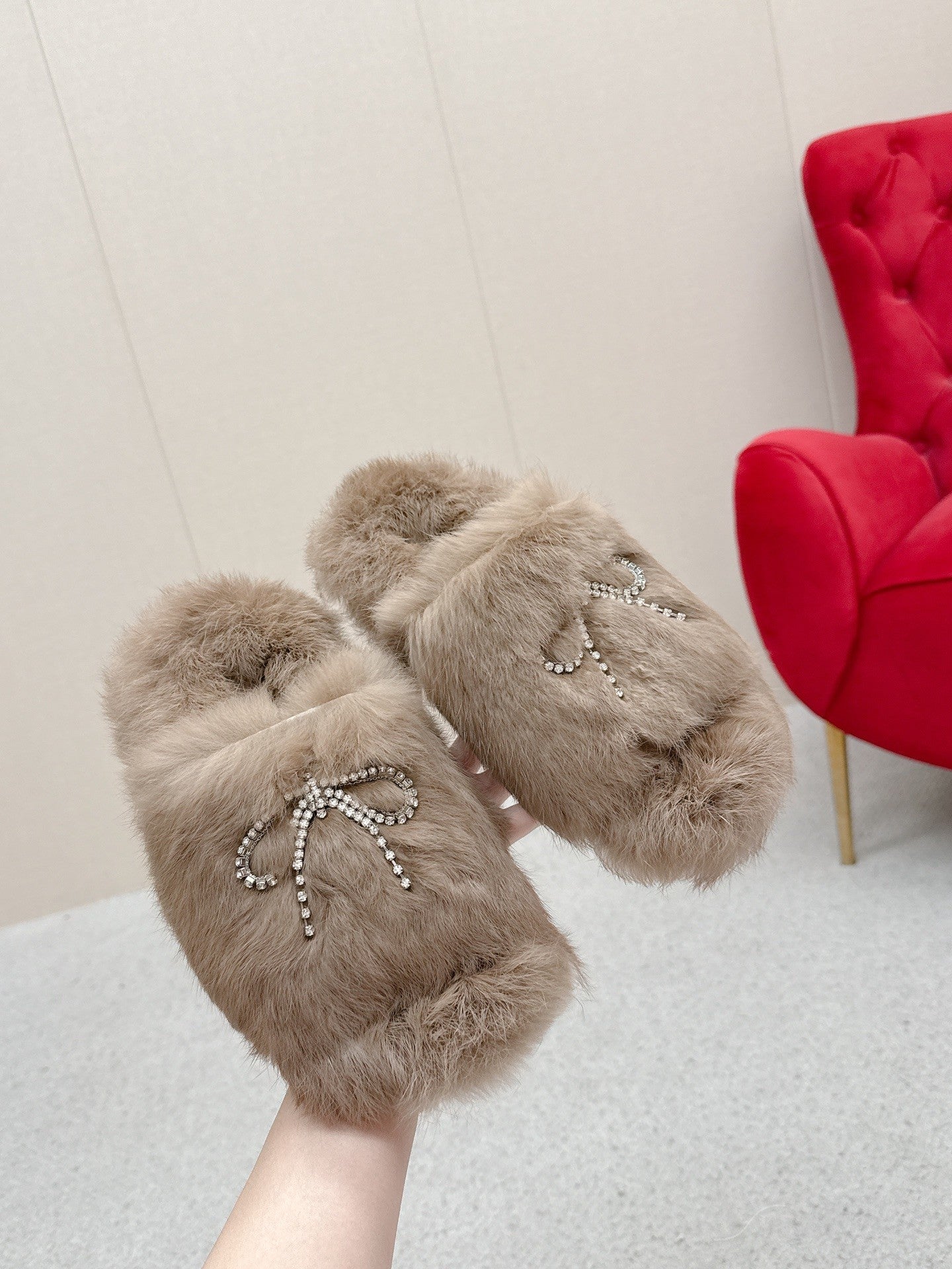 BALENCIAGA 25S SOFT FUR SLIPPERS IN LIGHT BROWN FUR WITH RHINESTONE BOW - 35