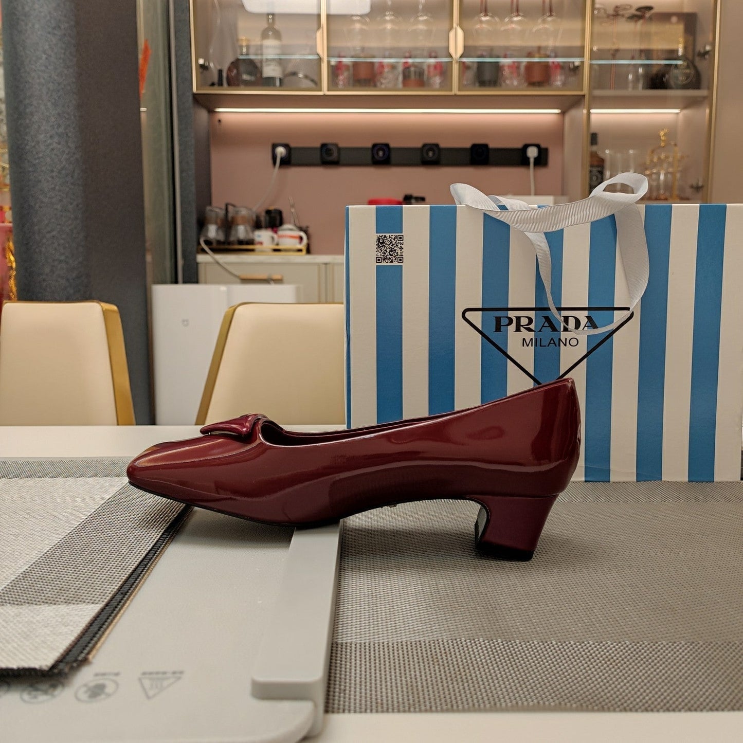 TRIANGLE LOGO PUMPS IN CURRANT RED GLOSSY CALFSKIN - 35