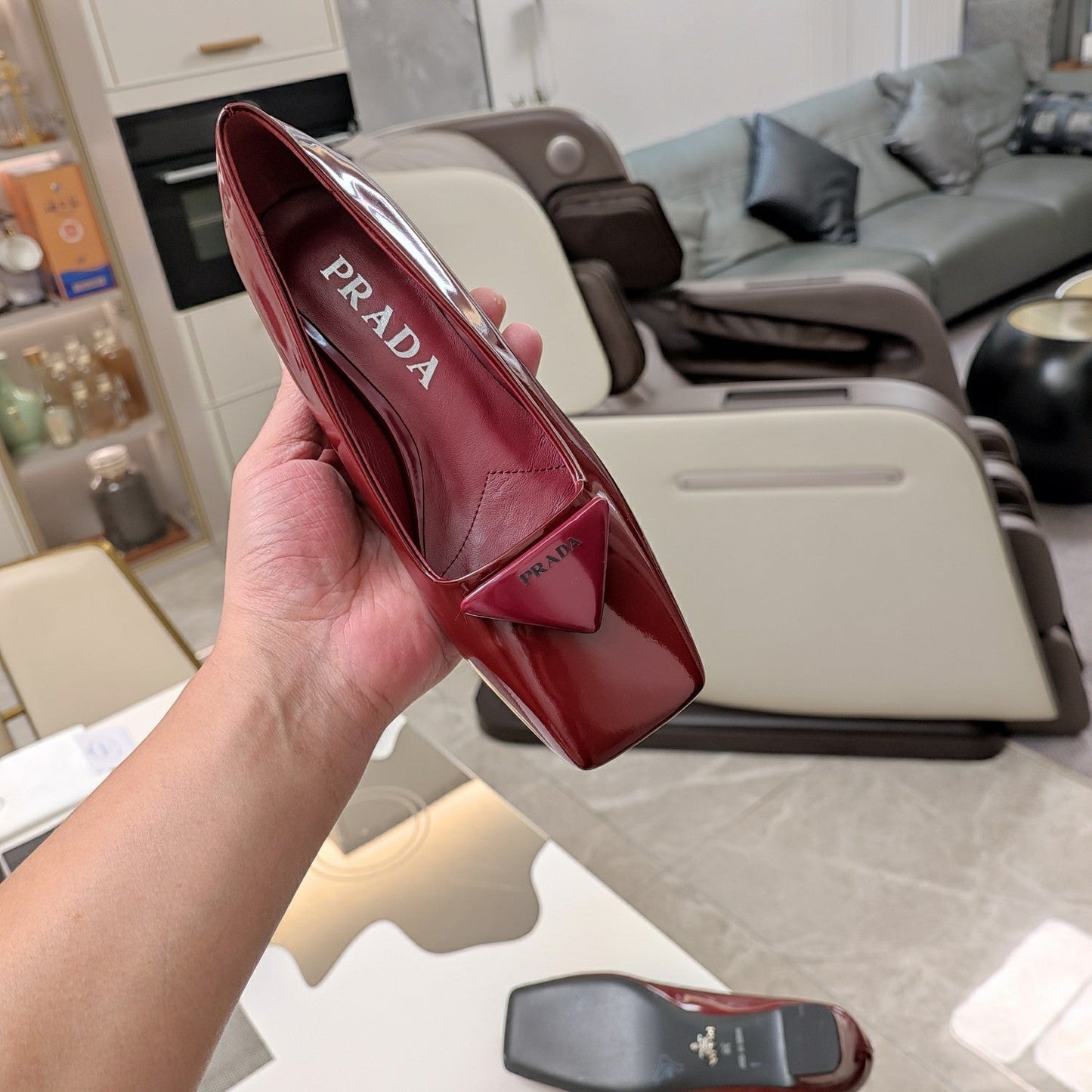 TRIANGLE LOGO PUMPS IN CURRANT RED GLOSSY CALFSKIN - 35