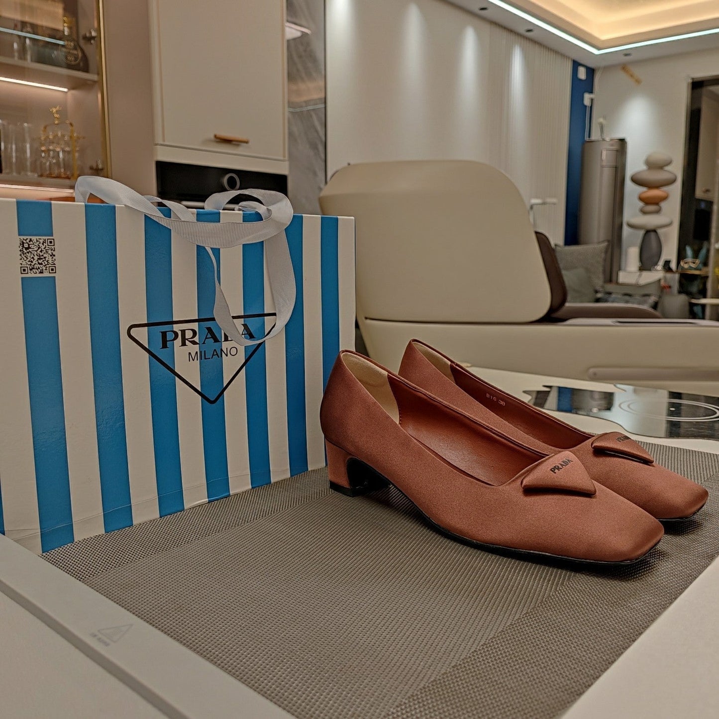 TRIANGLE LOGO PUMPS IN CHESTNUT BROWN SATIN - 35
