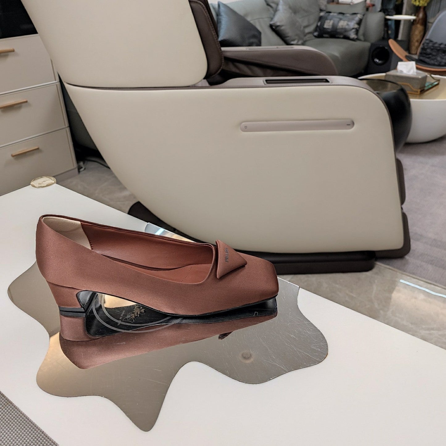 TRIANGLE LOGO PUMPS IN CHESTNUT BROWN SATIN - 35