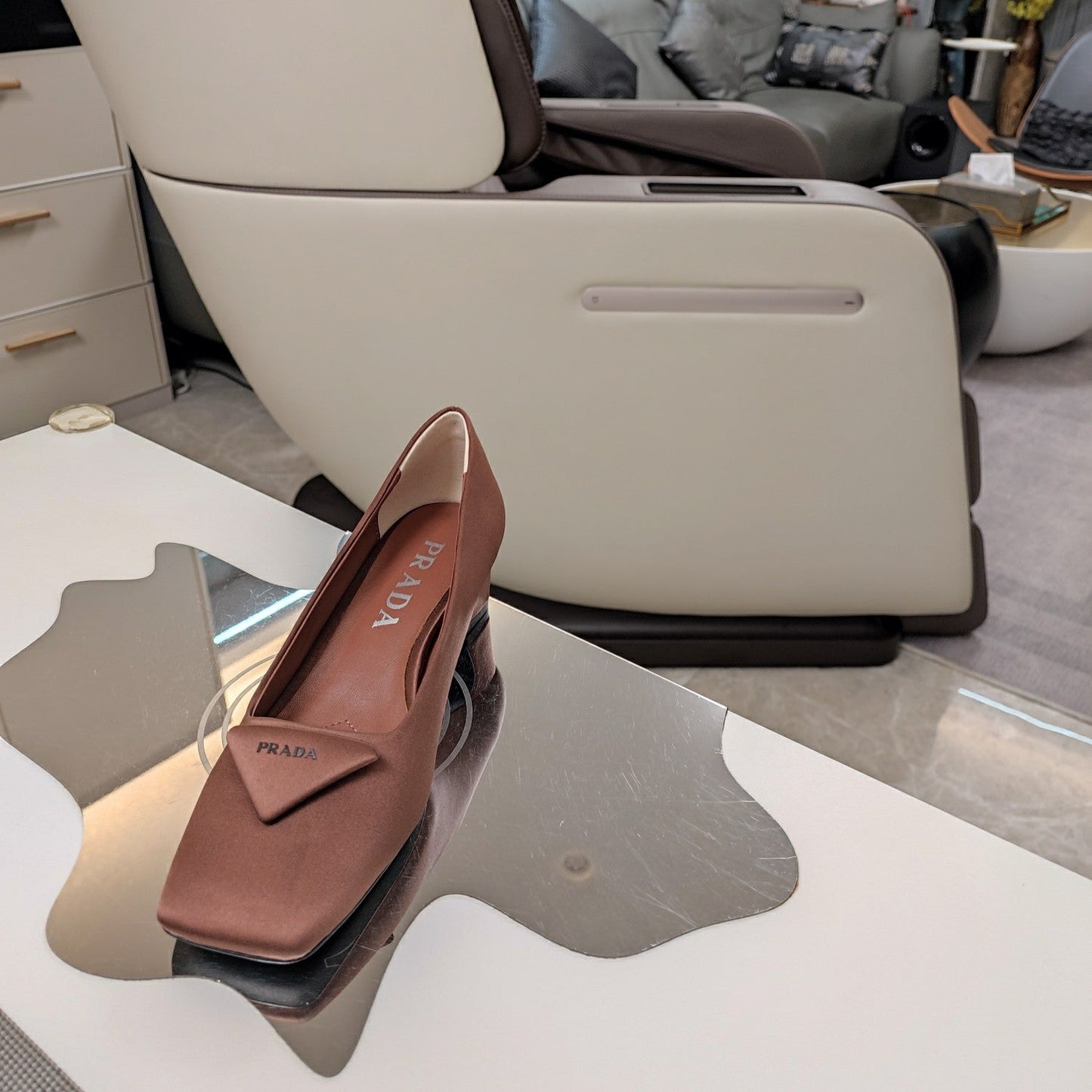 TRIANGLE LOGO PUMPS IN CHESTNUT BROWN SATIN - 35