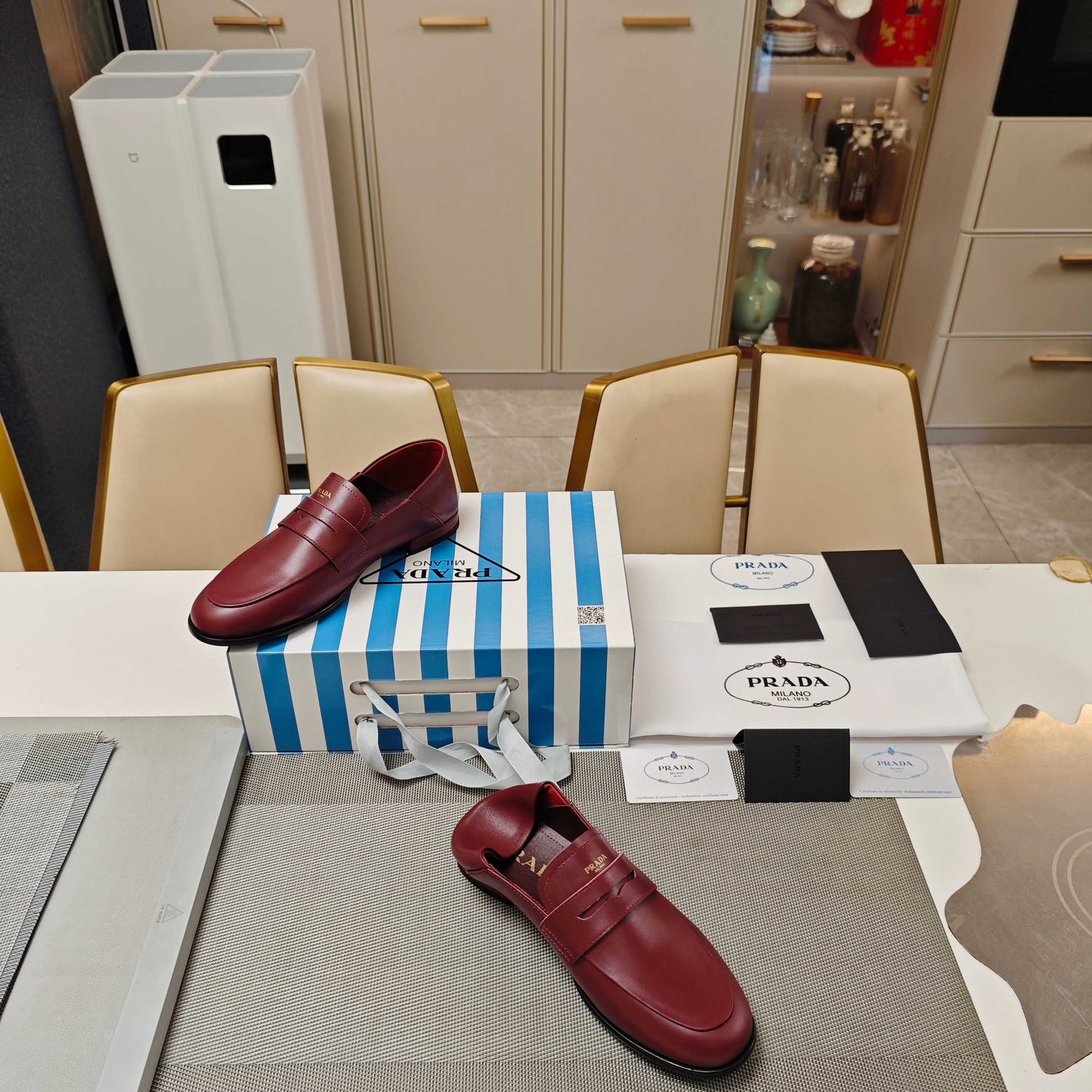 ЛОФЕРИ PRADA 26S 20 ММ З ТЕЛЯЧОЇ ШКІРИ БОРДОВОГО КОЛЬОРУ