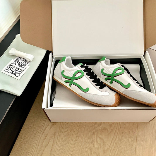 LOEWE 26S BALLET RUNNER 2.0 ЗІ СВІТЛО-СІРОЇ ЗАМШІ ТА БІЛОГО НЕЙЛОНУ