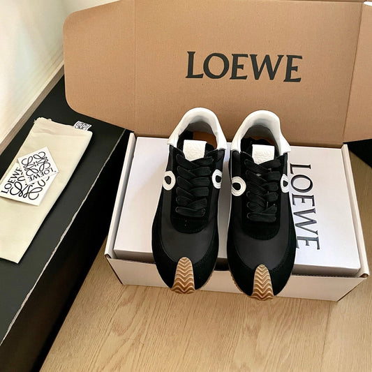КРОСІВКИ LOEWE 26S FLOW RUNNER З ЧОРНОЇ ЗАМШІ ТА БІЛОЇ ОВЕЧОЇ ШКІРИ