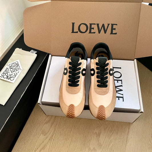 Кросівки LOEWE 26S FLOW RUNNER з світло-коричневої замші та чорної овчини