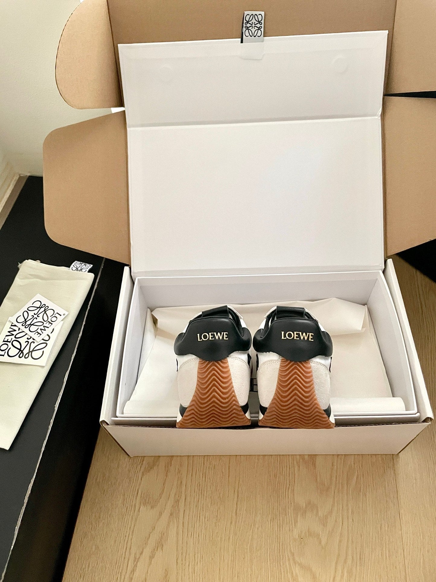 LOEWE 26S FLOW RUNNER SNEAKER IN LIGHT GRAY SUEDE AND BLACK SHEEPSKIN
