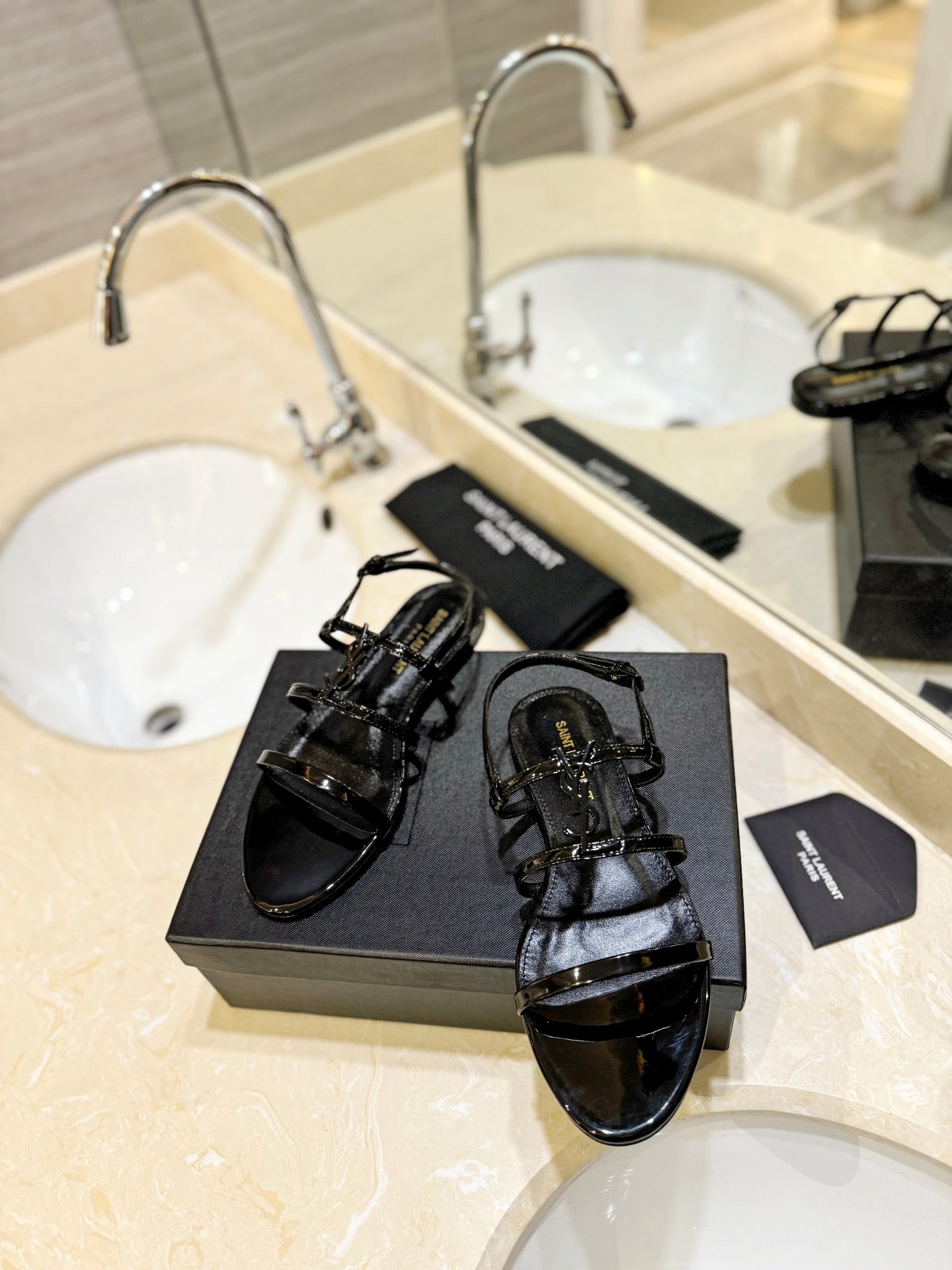 SL LOGO FLAT SANDALS BLACK POLISHED CALFSKIN - 34