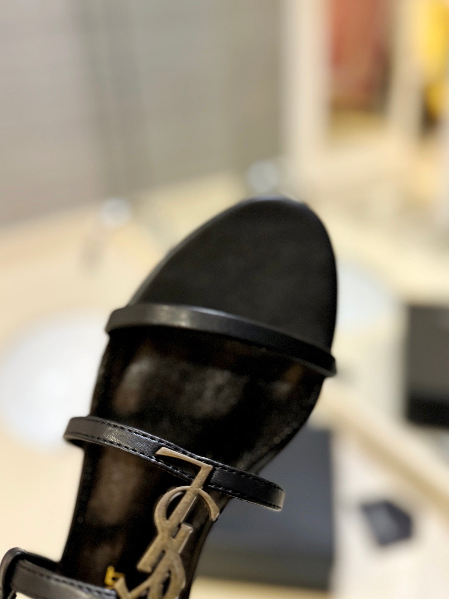 SL LOGO FLAT SANDALS BLACK CALFSKIN - 34