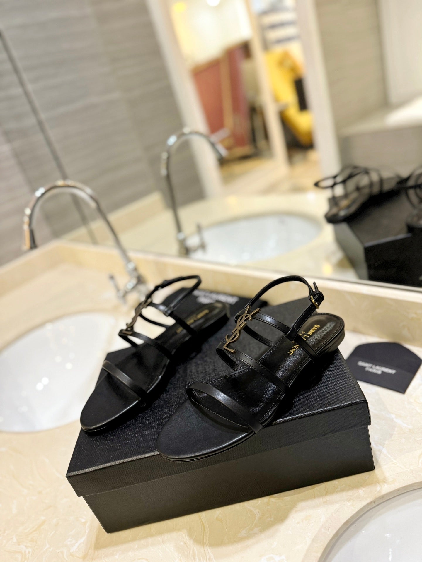 SL LOGO FLAT SANDALS BLACK CALFSKIN - 34