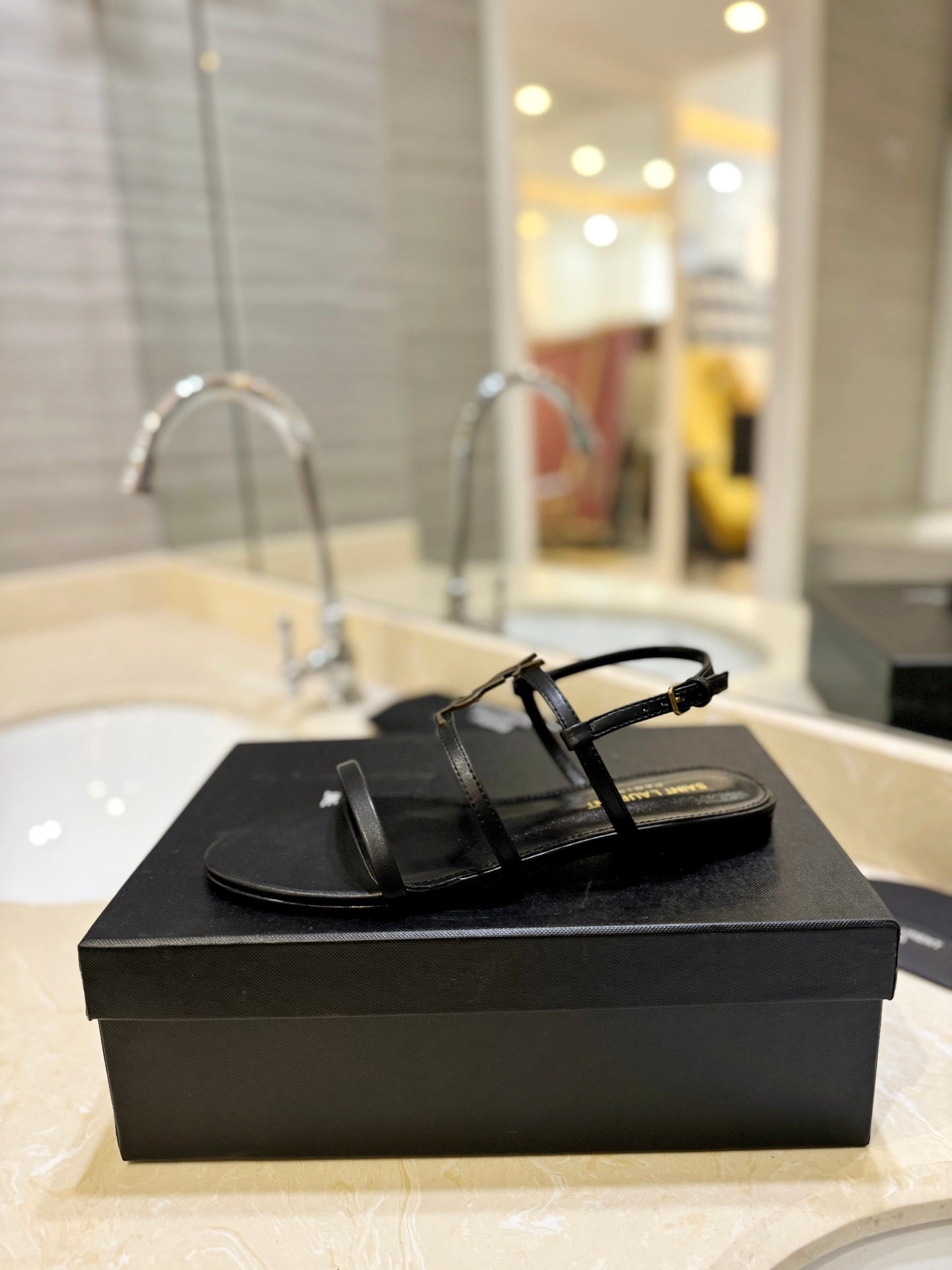 SL CASSANDRA FLAT SANDALS BLACK CALFSKIN - 35