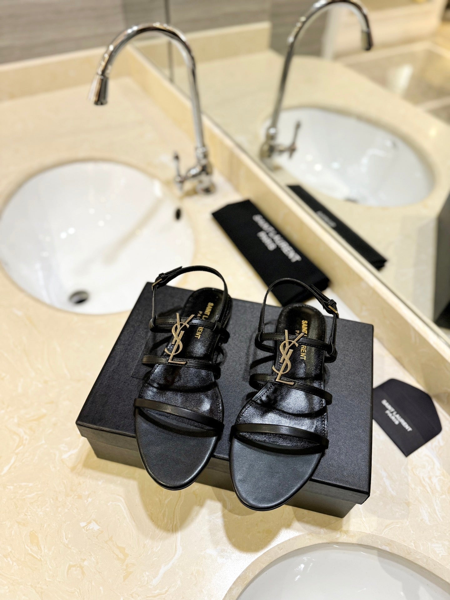 SL LOGO FLAT SANDALS BLACK CALFSKIN - 34