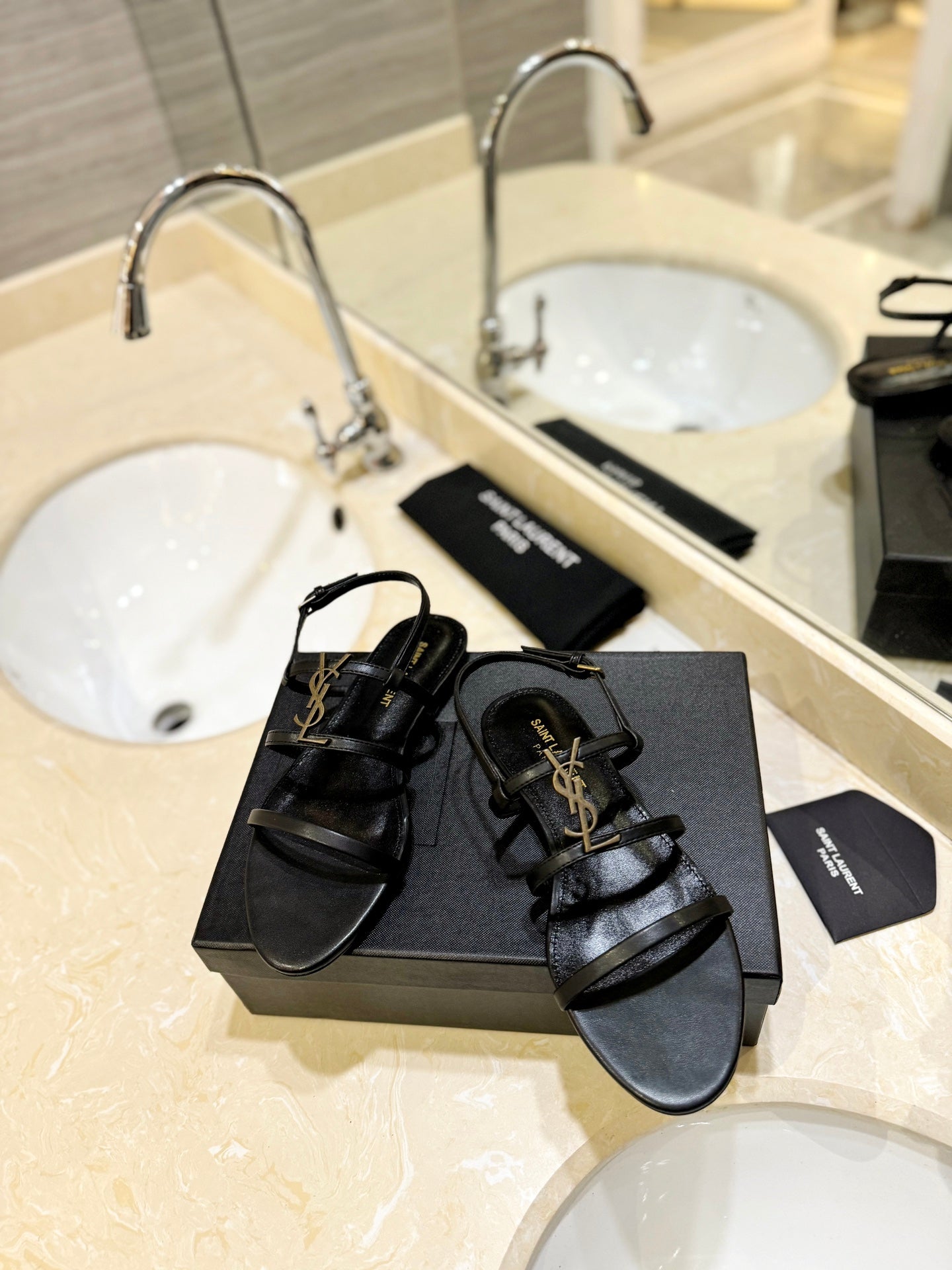 SL LOGO FLAT SANDALS BLACK CALFSKIN - 34