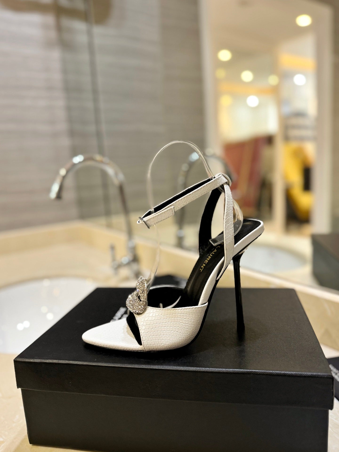 SL AYERS SNAKE CRYSTAL SANDAL WHITE CALFSKIN - 35