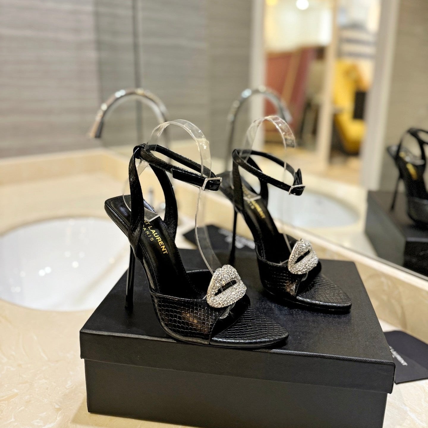 SL AYERS SNAKE CRYSTAL SANDAL BLACK CALFSKIN - 35