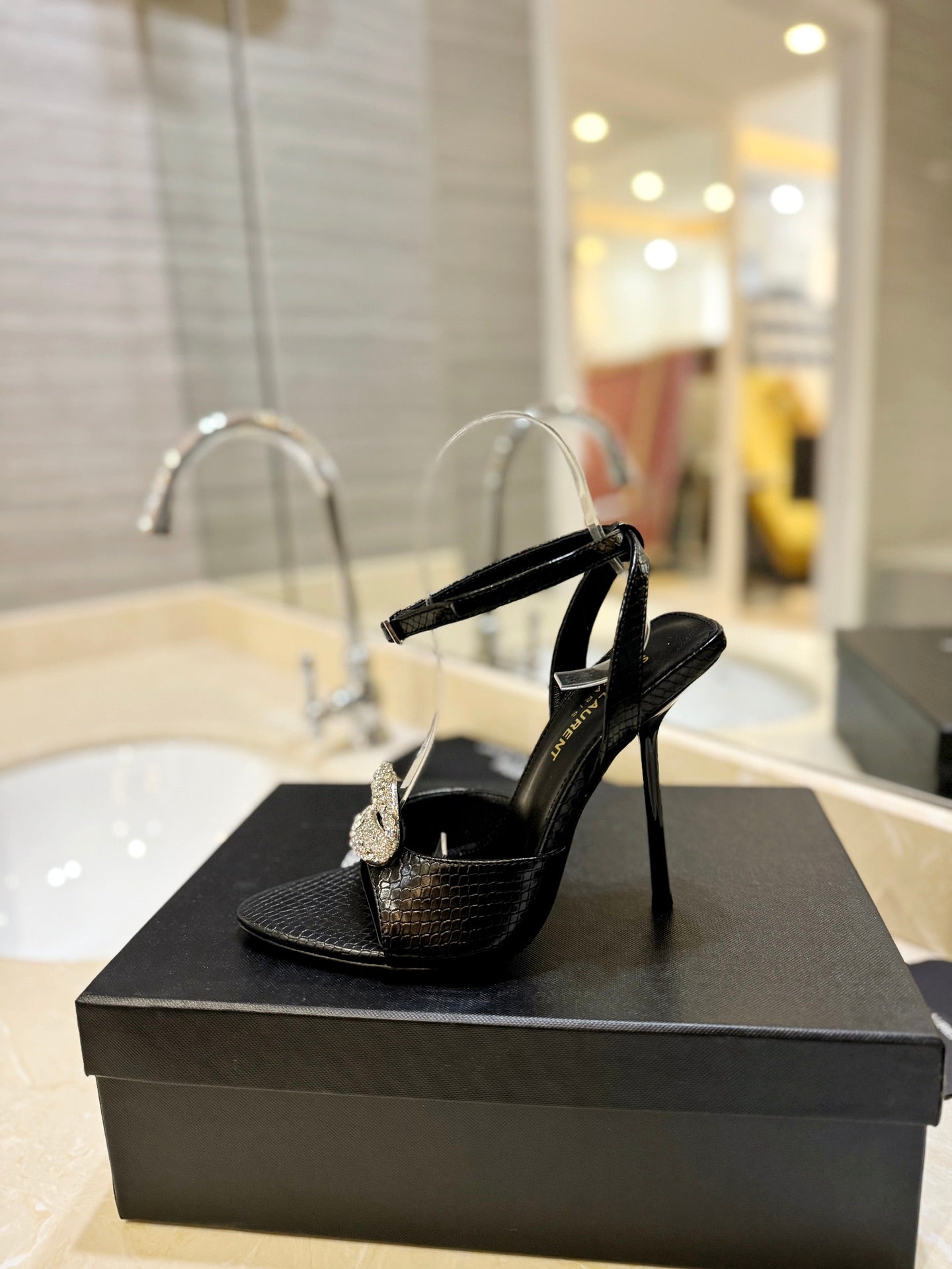 SL AYERS SNAKE CRYSTAL SANDAL BLACK CALFSKIN - 35