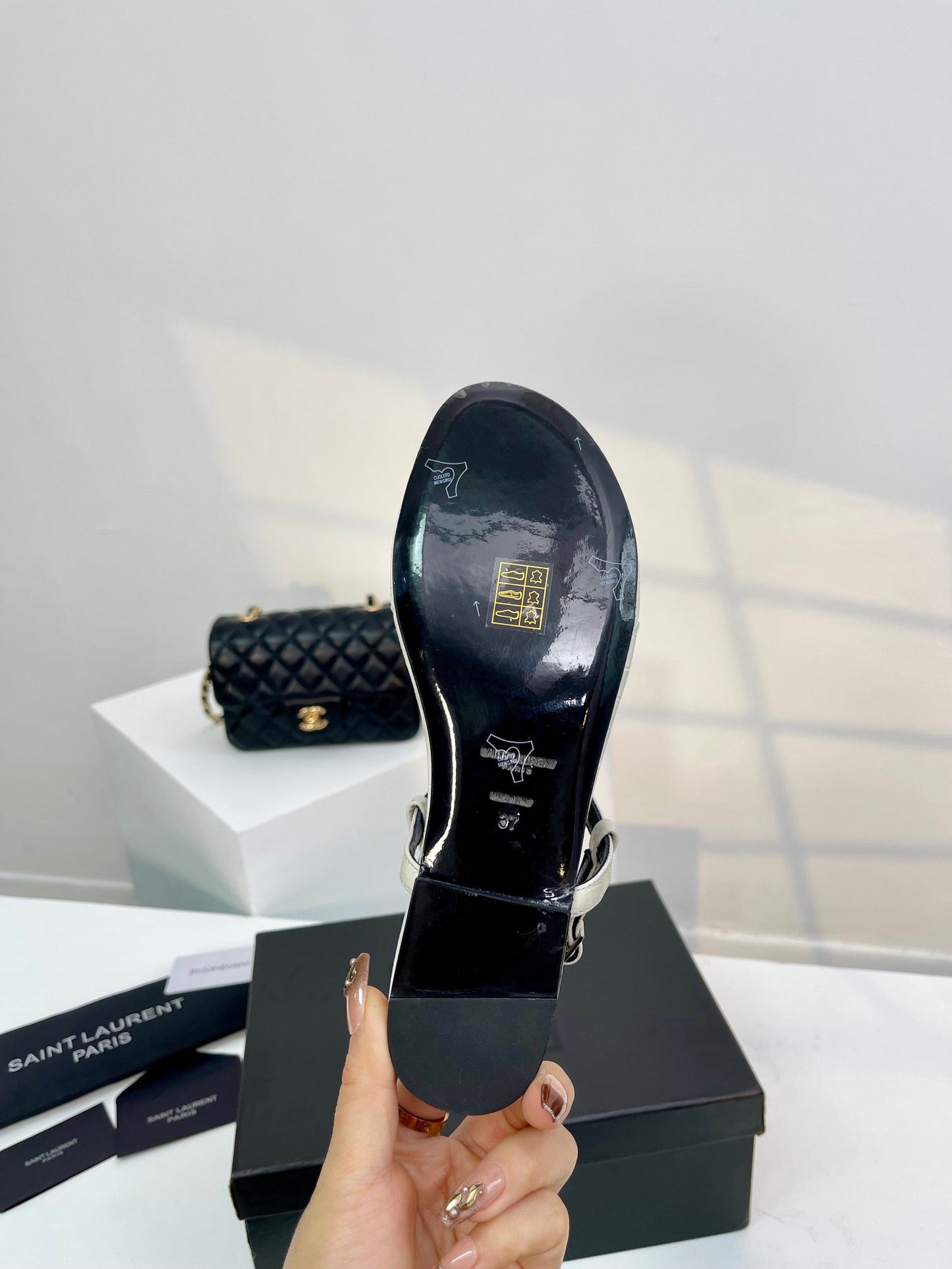 SL Cassandra Croc-Embossed Thong Sandals Black White Leather - 35