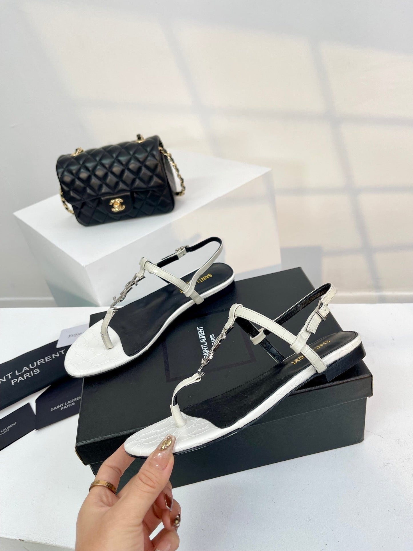 SL Cassandra Croc-Embossed Thong Sandals Black White Leather - 35