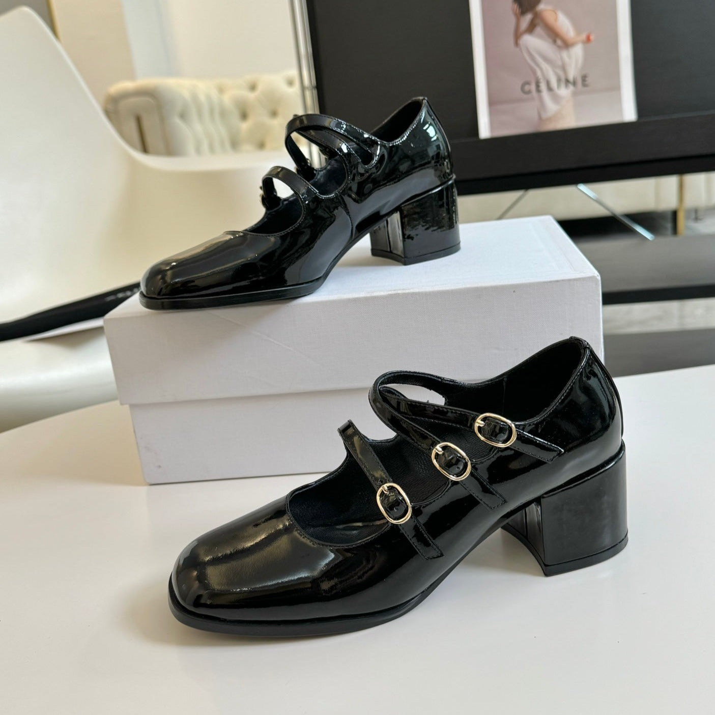 WOMEN'S SANDALS WITH ROUND TOE GLOSSY BLACK  SPECIFIC COWHIDE - 35